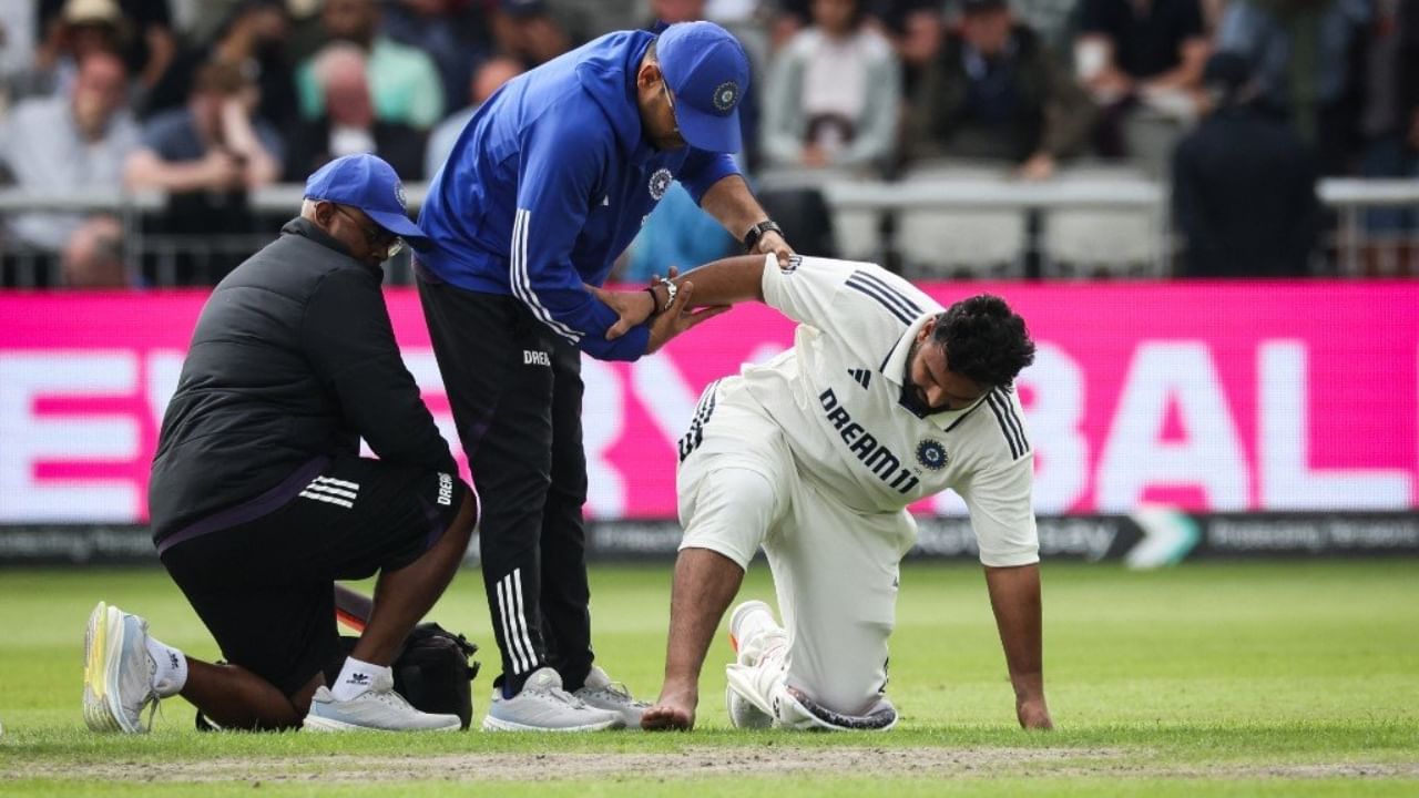 ಟೀಂ ಇಂಡಿಯಾದ ವಿಕೆಟ್ ಕೀಪರ್ -ಬ್ಯಾಟ್ಸ್‌ಮನ್ ರಿಷಭ್ ಪಂತ್ ಕಳೆದ ಕೆಲವು ತಿಂಗಳುಗಳಿಂದ ಗಾಯದ ಕಾರಣದಿಂದಾಗಿ ಕ್ರಿಕೆಟ್ ಮೈದಾನದಿಂದ ದೂರವಿದ್ದಾರೆ. ಇಂಗ್ಲೆಂಡ್ ಪ್ರವಾಸದಲ್ಲಿ ಮ್ಯಾಂಚೆಸ್ಟರ್‌ನಲ್ಲಿ ನಡೆದ ನಾಲ್ಕನೇ ಟೆಸ್ಟ್ ಪಂದ್ಯದ ಮೊದಲ ದಿನದಂದು ಬ್ಯಾಟಿಂಗ್ ಮಾಡುವ ವೇಳೆ ವೇಗದ ಬೌಲರ್ ಕ್ರಿಸ್ ವೋಕ್ಸ್ ಅವರ ಚೆಂಡು ಪಂತ್ ಅವರ ಶೂಗೆ ತಗುಲಿ ಕಾಲ್ಬೆರಳು ಮುರಿದಿತ್ತು . ಹೀಗಾಗಿ ಅವರನ್ನು ಸರಣಿಯಿಂದಲೇ ಹೊರಗಿಡಲಾಯಿತು. 