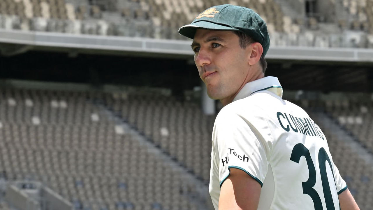 ಸೊಂಟದ ಮೂಳೆಯ ನೋವಿನಿಂದ ಬಳಲುತ್ತಿರುವ ಪ್ಯಾಟ್ ಕಮಿನ್ಸ್ ಅವರಿಗೆ ವೈದ್ಯರು ಹೆಚ್ಚಿನ ವಿಶ್ರಾಂತಿ ಸೂಚಿಸಿದ್ದಾರೆ.  ಇದೇ ಕಾರಣದಿಂದ ಟೀಮ್ ಇಂಡಿಯಾ ವಿರುದ್ಧದ ಏಕದಿನ ಹಾಗೂ ಟಿ20 ಸರಣಿಗಳಿಂದ ಹೊರಗುಳಿದಿದ್ದರು. ಇದೀಗ ನೋವಿನ ಸಮಸ್ಯೆಯಿಂದ ಚೇತರಿಸಿಕೊಳ್ಳಲು ಮತ್ತಷ್ಟು ಸಮಯ ತೆಗೆದುಕೊಳ್ಳಲಿದ್ದಾರೆ ಎಂದು ತಿಳಿದು ಬಂದಿದೆ.