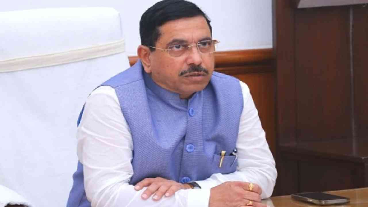 ಚಿತ್ತಾಪುರದಲ್ಲಿ RSS ಪಥಸಂಚಲನ ದಿನವೇ ದಲಿತ ಸಂಘಟನೆ ರ್ಯಾಲಿ ಬಗ್ಗೆ ಕೇಂದ್ರ ಸಚಿವ ಜೋಶಿ ಹೇಳಿದ್ದೇನು? ಚಿತ್ತಾಪುರದಲ್ಲಿ RSS ಪಥಸಂಚಲನ ದಿನವೇ ದಲಿತ ಸಂಘಟನೆ ರ್ಯಾಲಿ ಬಗ್ಗೆ ಕೇಂದ್ರ ಸಚಿವ ಜೋಶಿ ಹೇಳಿದ್ದೇನು?