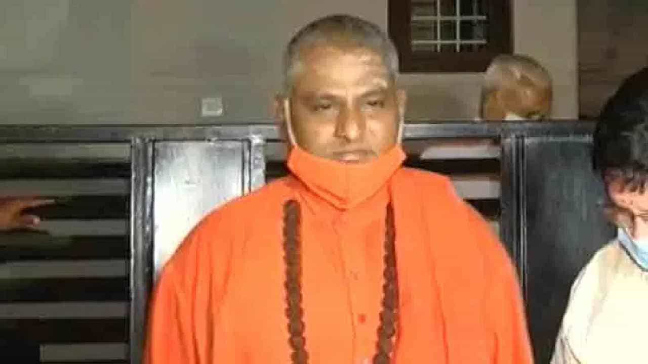 ವಾಲ್ಮೀಕಿ ಗುರುಪೀಠದ ಪ್ರಸನ್ನಾನಂದಪುರಿ ಸ್ವಾಮೀಜಿ ಆಸ್ಪತ್ರೆಗೆ ದಾಖಲು: ಭಕ್ತರ ಆಗಮನದಿಂದ ಬೇರೆಡೆಗೆ ಶಿಫ್ಟ್ ಮಾಡಲು ಚಿಂತನೆ