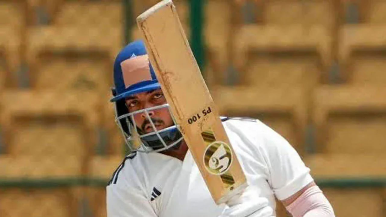 ಪಂದ್ಯದ ವಿಚಾರಕ್ಕೆ ಬರುವುದಾದರೆ.. ಮೊದಲು ಬ್ಯಾಟ್ ಮಾಡಿದ ಮಹಾರಾಷ್ಟ್ರ ತಂಡ 313 ರನ್ ಕಲೆಹಾಕಿತು. ಇದಕ್ಕೆ ಉತ್ತರವಾಗಿ ಚಂಡೀಗಢ ತಂಡ 209 ರನ್​ಗಳಿಗೆ ಆಲೌಟ್ ಆಯಿತು. ಇತ್ತ ಮಹಾರಾಷ್ಟ್ರ ತಂಡ ತನ್ನ ಎರಡನೇ ಇನ್ನಿಂಗ್ಸ್​ನಲ್ಲಿ 359 ರನ್ ಬಾರಿಸಿ ಇನ್ನಿಂಗ್ಸ್ ಡಿಕ್ಲೇರ್ ಮಾಡಿಕೊಂಡಿದೆ. 464 ರನ್​ಗಳ ಗುರಿ ಬೆನ್ನಟ್ಟಿರುವ ಚಂಡೀಗಢ ತಂಡ ಆರಂಭಿಕ ಆಘಾತ ಎದುರಿಸಿದೆ. 