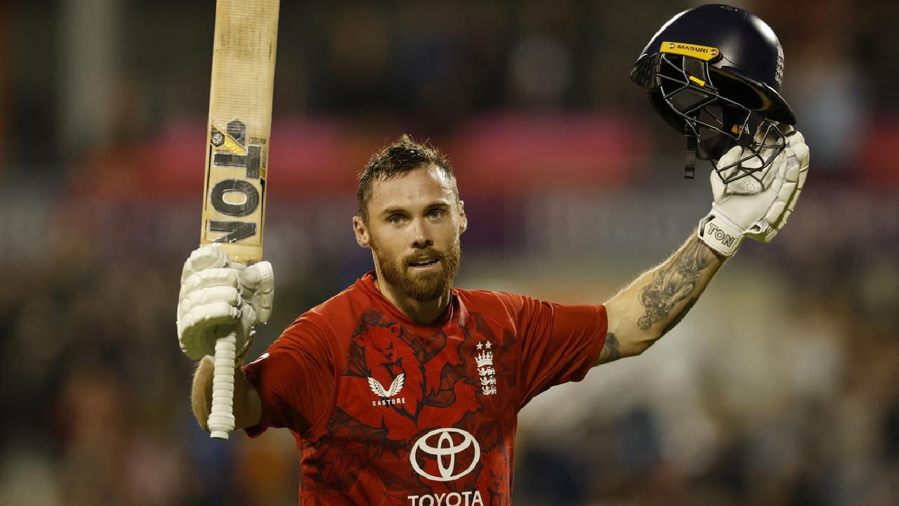 ಈ ಒಂದು ಸಿಕ್ಸ್​​ನೊಂದಿಗೆ ಫಿಲ್ ಸಾಲ್ಟ್ ಇಂಗ್ಲೆಂಡ್​​ನ ಸಿಕ್ಸರ್ ಸರದಾರರ ಪಟ್ಟಿಯಲ್ಲಿ ದ್ವಿತೀಯ ಸ್ಥಾನಕ್ಕೇರಿದ್ದಾರೆ. ಅಂದರೆ ಇಂಗ್ಲೆಂಡ್ ಪರ ಟಿ20 ಅಂತಾರಾಷ್ಟ್ರೀಯ ಕ್ರಿಕೆಟ್​​ನಲ್ಲಿ ಆರಂಭಿಕನಾಗಿ ಕಣಕ್ಕಿಳಿದು ಅತ್ಯಧಿಕ ಸಿಕ್ಸ್ ಸಿಡಿಸಿದ ಬ್ಯಾಟರ್​​ಗಳ ಪಟ್ಟಿಯಲ್ಲಿ ಜೇಸನ್ ರಾಯ್ (69) ಅವರನ್ನು ಹಿಂದಿಕ್ಕಿದ್ದಾರೆ.