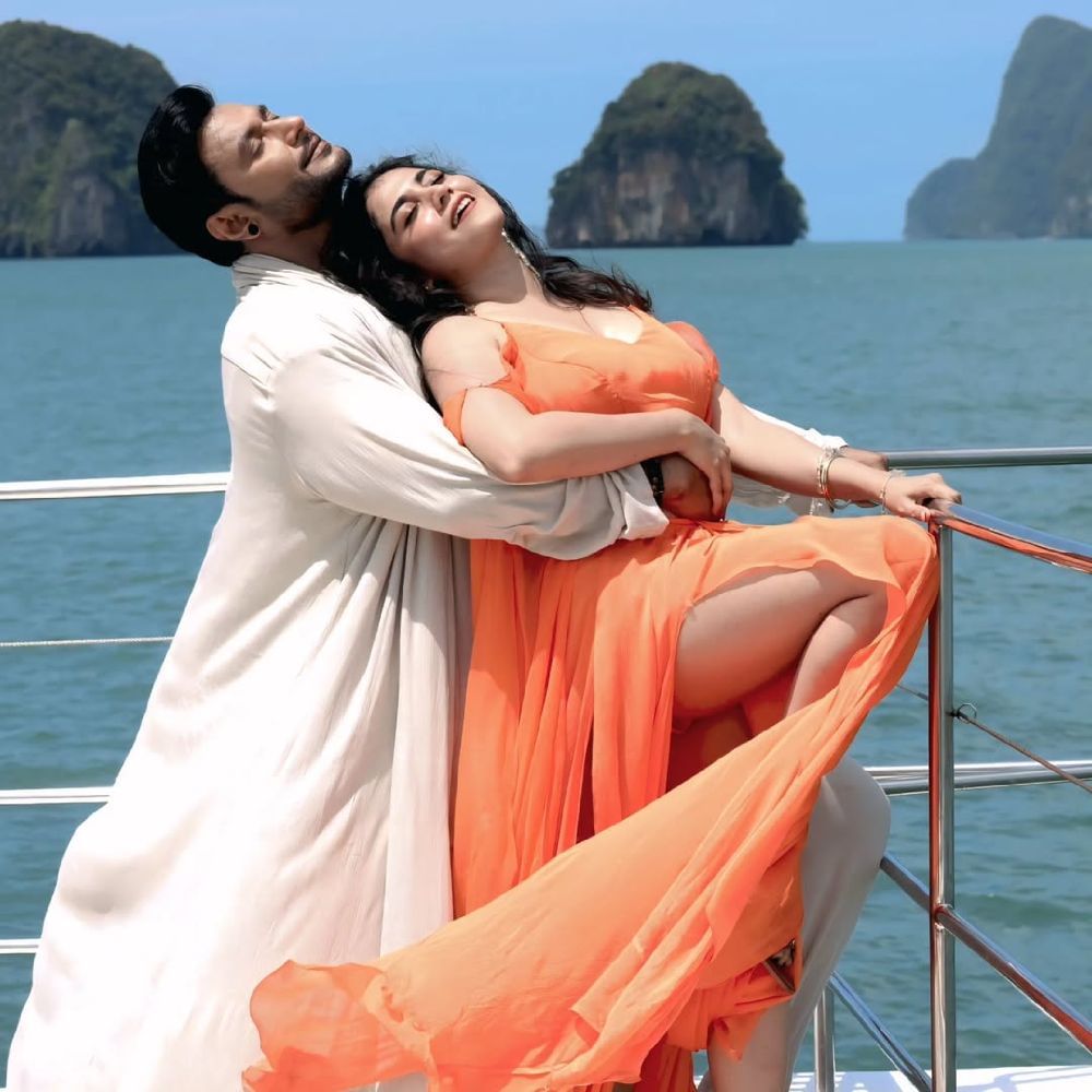 ದರ್ಶನ್ ಪ್ರಸ್ತುತ ಜೈಲಿನಲ್ಲಿದ್ದಾರೆ. ಅವರು ‘ಡೆವಿಲ್’ ಸಿನಿಮಾದ ಚಿತ್ರೀಕರಣ ಪೂರ್ಣಗೊಳಿಸಿದ್ದು, ಸಿನಿಮಾದ ಪೋಸ್ಟ್ ಪ್ರೊಡಕ್ಷನ್ ಕಾರ್ಯ ಭರದಿಂದ ಸಾಗಿದೆ.