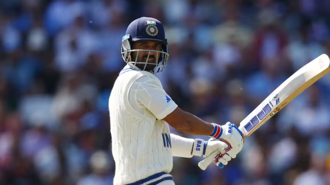 ಅಜಿಂಕ್ಯ ರಹಾನೆ ಕೊನೆಯ ಬಾರಿಗೆ ಟೀಂ ಇಂಡಿಯಾ ಪರ ಆಡಿ ಎರಡು ವರ್ಷಗಳಿಗೂ ಹೆಚ್ಚು ಸಮಯವಾಗಿದೆ. ಅವರು ಕೊನೆಯ ಬಾರಿಗೆ ಜುಲೈ 2023 ರಲ್ಲಿ ಭಾರತ ಪರ ಟೆಸ್ಟ್ ಪಂದ್ಯ ಆಡಿದ್ದರು. ಅಂದಿನಿಂದ, ಆಯ್ಕೆದಾರರು ಅವರಿಗೆ ಅವಕಾಶ ನೀಡಿಲ್ಲ. ಅವರ ಕಳೆದ ಎರಡು ದೇಶೀಯ ಋತುಗಳು ಸಹ ವಿಶೇಷವಾಗಿ ಪ್ರಭಾವಶಾಲಿಯಾಗಿಲ್ಲ. ಇದೆಲ್ಲದರ ಹೊರತಾಗಿಯೂ, ಹೋರಾಟ ಬಿಡದ ರಹಾನೆ, ಇನ್ನೂ ಪುನರಾಗಮನ ಮಾಡಲು ಉತ್ಸುಕರಾಗಿದ್ದಾರೆ.
