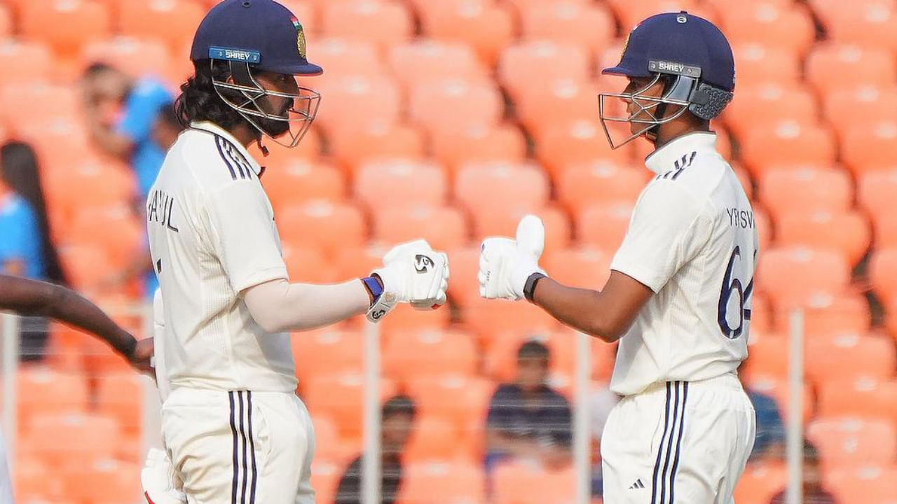 ಭಾರತದ ವಿರುದ್ಧದ ಈ ಪಂದ್ಯದಲ್ಲಿ, ವೆಸ್ಟ್ ಇಂಡೀಸ್ ತಂಡವು ಟಾಸ್ ಗೆದ್ದು ಮೊದಲು ಬ್ಯಾಟಿಂಗ್ ಆಯ್ಕೆ ಮಾಡಿಕೊಂಡಿತು. ಆದಾಗ್ಯೂ ಭಾರತದ ಬೌಲಿಂಗ್ ಮುಂದೆ ತತ್ತರಿಸಿದ ವಿಂಡೀಸ್ 162 ರನ್‌ಗಳಿಗೆ ಆಲೌಟ್ ಆಯಿತು. ಆ ನಂತರ ಇನ್ನಿಂಗ್ಸ್ ಆರಂಭಿಸಿದ ಕೆಎಲ್ ರಾಹುಲ್ ಮತ್ತು ಯಶಸ್ವಿ ಜೈಸ್ವಾಲ್ ಮೊದಲ ವಿಕೆಟ್‌ಗೆ 68 ರನ್‌ಗಳ ಪಾಲುದಾರಿಕೆಯನ್ನು ಹಂಚಿಕೊಂಡರು.
