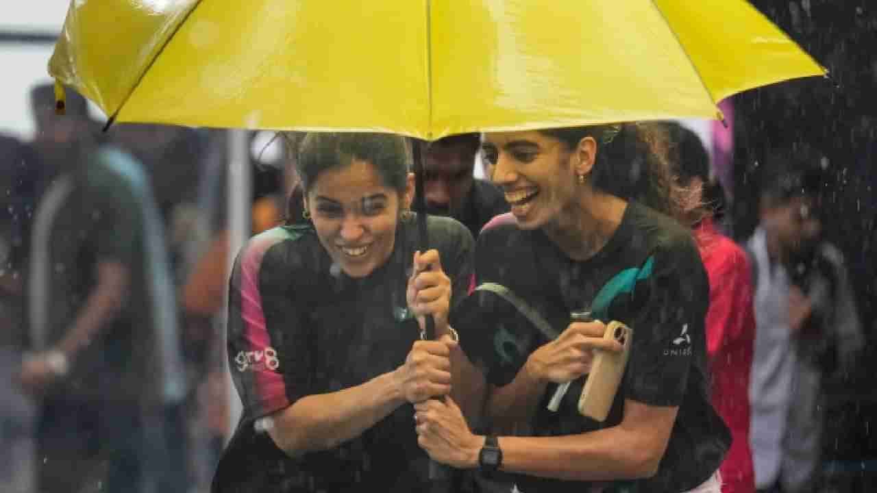 Karnataka Rains: ಚಂಡಮಾರುತ ಪ್ರಭಾವ, ಬೆಂಗಳೂರಲ್ಲಿ ಮಳೆ ಜೋರು, 9 ಜಿಲ್ಲೆಗಳಿಗೆ ಯೆಲ್ಲೋ ಅಲರ್ಟ್