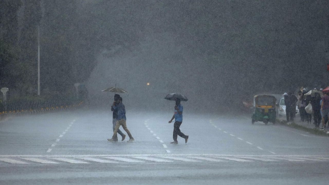 ನಾಳೆಯ ಹವಾಮಾನ: 4 ಜಿಲ್ಲೆಗಳಲ್ಲಿ ಯೆಲ್ಲೋ ಅಲರ್ಟ್, ಕರಾವಳಿಯಲ್ಲಿ ಮಳೆ ಪ್ರಮಾಣ ಇಳಿಕೆ