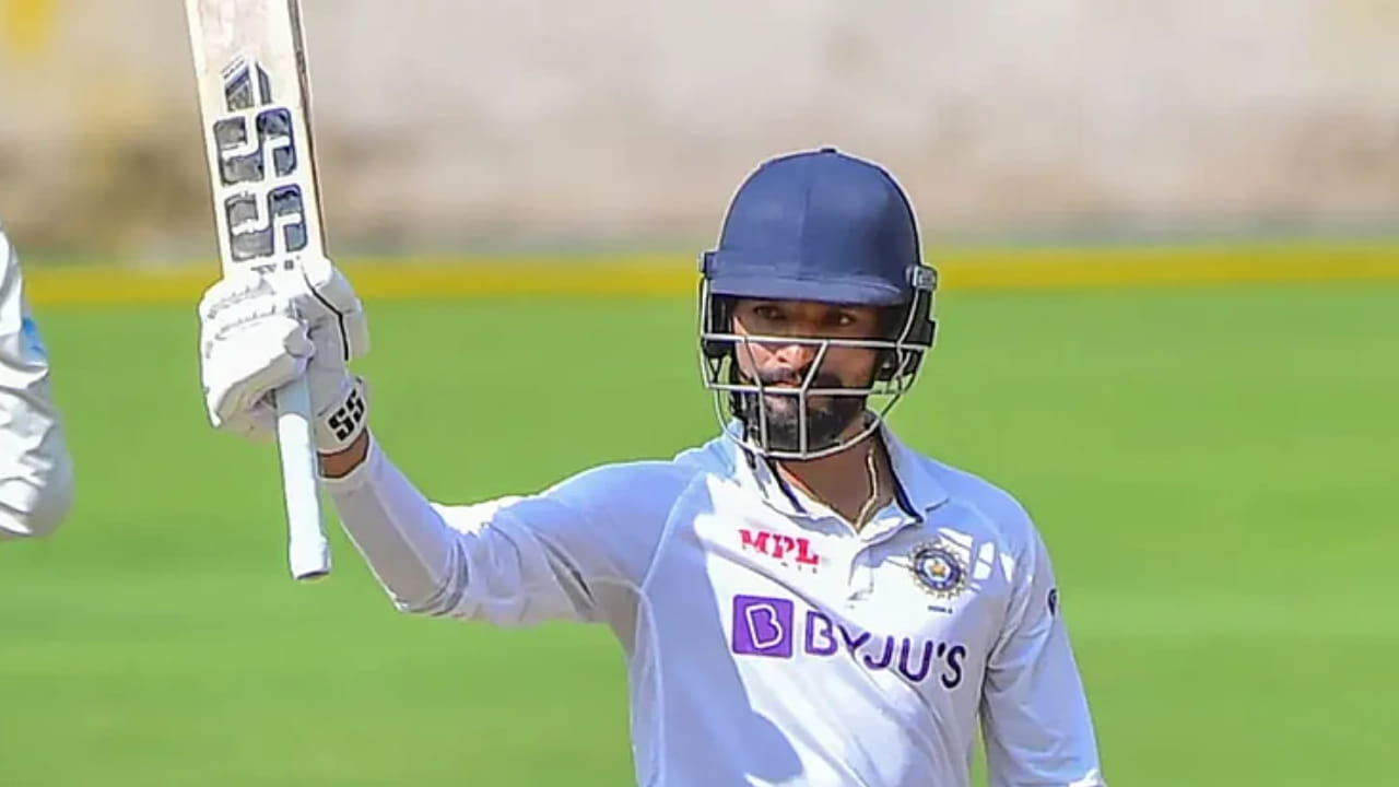 ತಮ್ಮ ನಾಯಕತ್ವದಲ್ಲಿ ರಾಯಲ್ ಚಾಲೆಂಜರ್ಸ್ ಬೆಂಗಳೂರು ತಂಡವನ್ನು ಮೊದಲ ಬಾರಿಗೆ ಐಪಿಎಲ್ ಚಾಂಪಿಯನ್ ಮಾಡಿದ್ದ ರಜತ್ ಪಟಿದಾರ್ ಇದೀಗ ದೇಶೀ ಟೂರ್ನಿಯಲ್ಲೂ ತಮ್ಮ ಅಮೋಘ ಪ್ರದರ್ಶನವನ್ನು ಮುಂದುವರೆಸಿದ್ದಾರೆ. 2025-26ರ ರಣಜಿ ಟ್ರೋಫಿಯ ಮೊದಲ ಸುತ್ತಿನ ಪಂದ್ಯದಲ್ಲಿ ಪಂಜಾಬ್ ವಿರುದ್ಧದ ಪಂದ್ಯದಲ್ಲಿ ಮಧ್ಯಪ್ರದೇಶ ಪರ ಕಣಕ್ಕಿಳಿದಿರುವ ರಜತ್ ಭರ್ಜರಿ ಶತಕ ಸಿಡಿಸಿ ಮಿಂಚಿದ್ದಾರೆ.