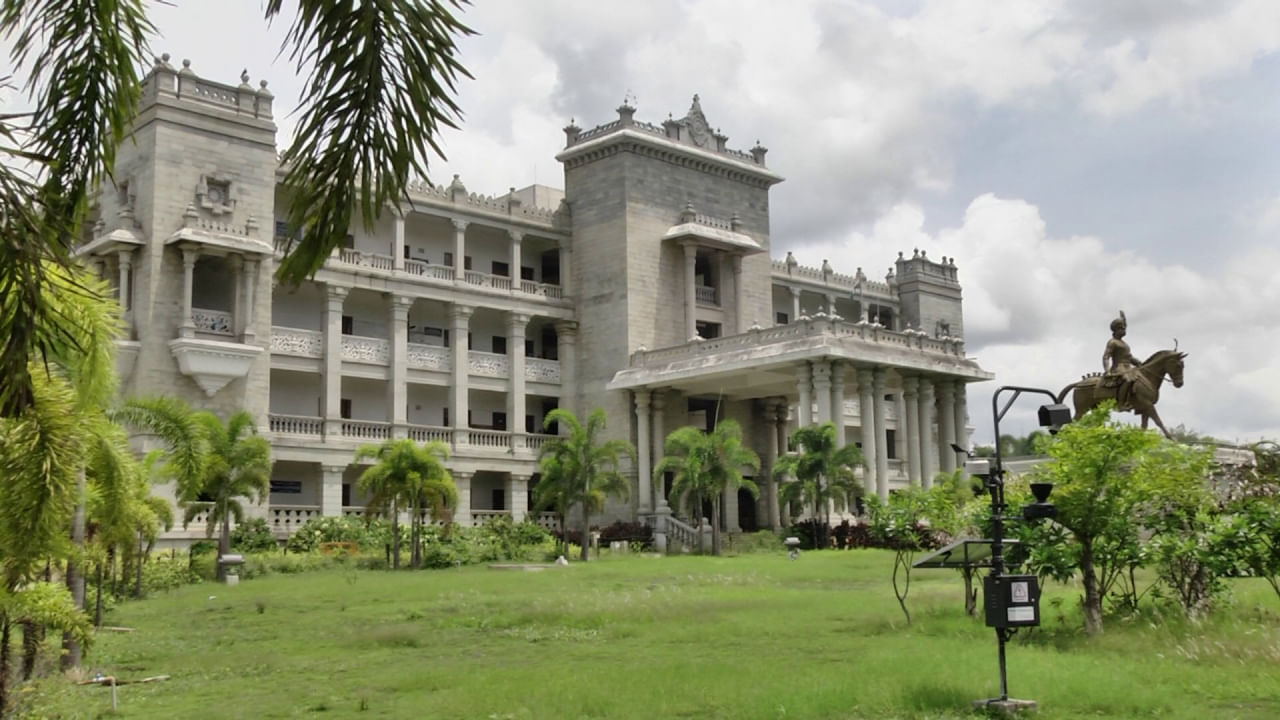 ರಾಮನಗರದಲ್ಲಿ ಲೋಕಾಯುಕ್ತ ಅಧಿಕಾರಿ ಹೆಸರಿನಲ್ಲಿ ಬ್ಲ್ಯಾಕ್​ಮೇಲ್; ಆರೋಪಿಯ ಬಂಧನ