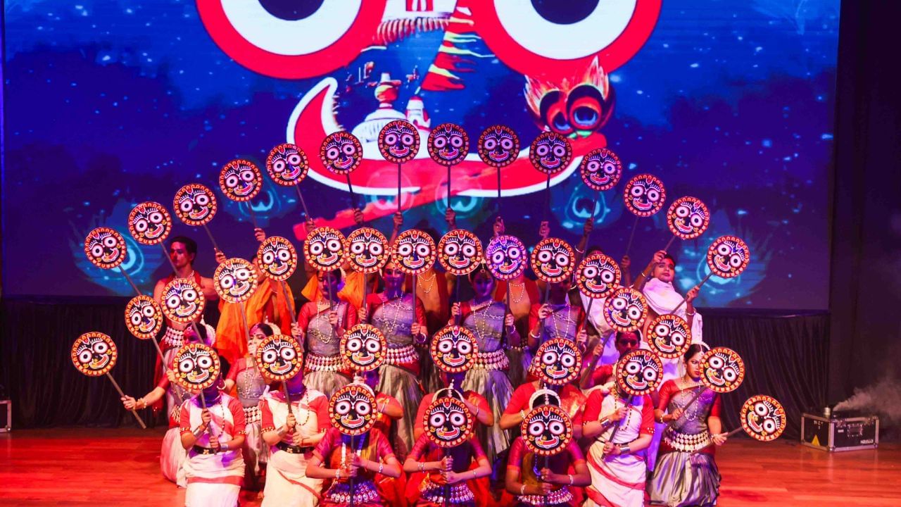 ಒರಿಸ್ಸಾ ನೃತ್ಯ ಅಕಾಡೆಮಿಯ ಸಹಯೋಗದೊಂದಿಗೆ ಪ್ರೆಸಿಡೆನ್ಸಿ ವಿಶ್ವವಿದ್ಯಾಲಯವು ಸುಂದರವಾದ ಒಡಿಸ್ಸಿ ಮತ್ತು ಕಥಕ್ ನೃತ್ಯ ಪ್ರಕಾರಗಳನ್ನು ಆಚರಿಸುವ ನೃತ್ಯ ಉತ್ಸವ "ರಸಭಿವ"ವನ್ನು ಆಯೋಜಿಸಿತು.