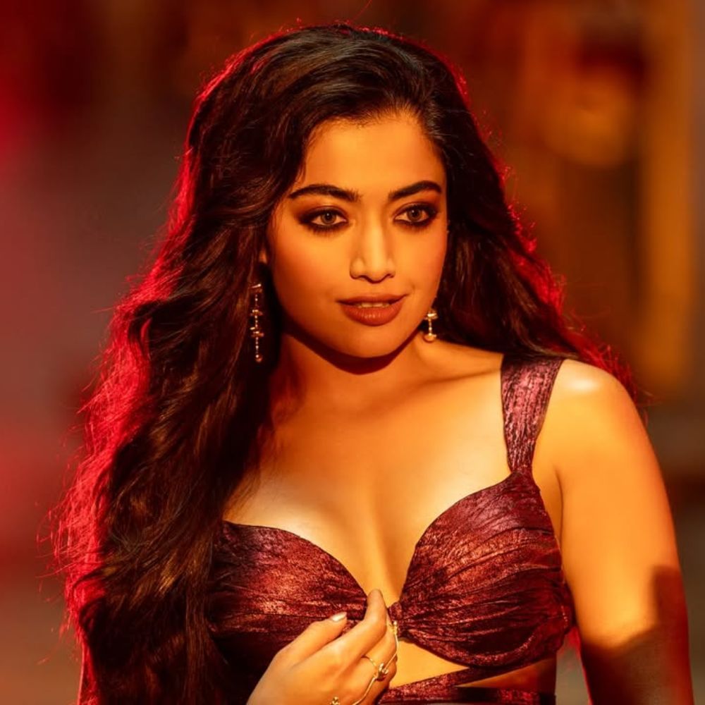 ನಟಿ ರಶ್ಮಿಕಾ ಮಂದಣ್ಣ ಕನ್ನಡ, ತೆಲುಗು ಚಿತ್ರರಂಗಗಳ ಬಳಿಕ ಬಾಲಿವುಡ್​ಗೆ ಕಾಲಿರಿಸಿ ಅಲ್ಲಿಯೂ ಸಹ ಸ್ಟಾರ್ ನಟಿಯಾಗಿ ಮಿಂಚುತ್ತಿದ್ದಾರೆ.