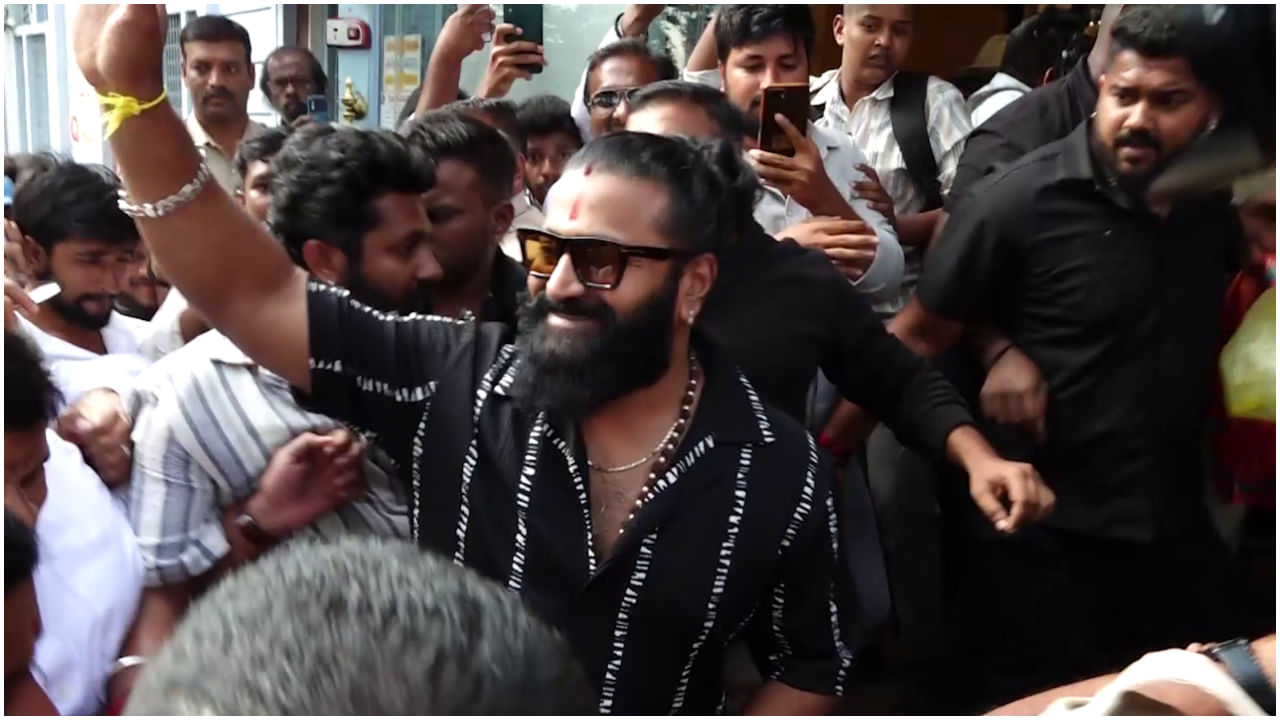 ಕಾಂತಾರ ಚಾಪ್ಟರ್ 1: ರಿಷಬ್ ಶೆಟ್ಟಿ ಕಂಡು ರೊಚ್ಚಿಗೆದ್ದ ಮೈಸೂರಿನ ಅಭಿಮಾನಿಗಳು ಕಾಂತಾರ ಚಾಪ್ಟರ್ 1: ರಿಷಬ್ ಶೆಟ್ಟಿ ಕಂಡು ರೊಚ್ಚಿಗೆದ್ದ ಮೈಸೂರಿನ ಅಭಿಮಾನಿಗಳು