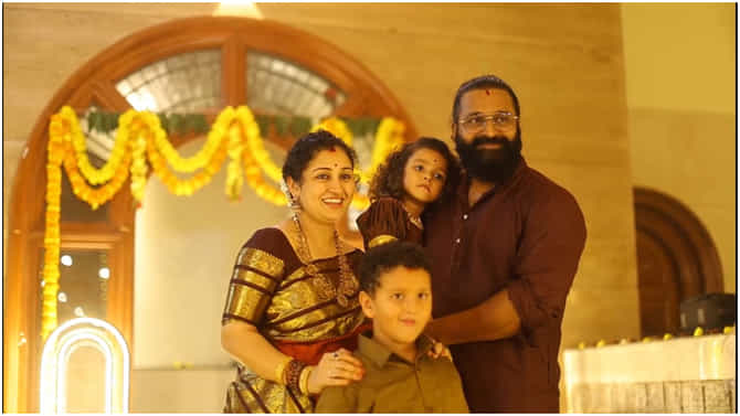 ‘ಕಾಂತಾರ’ ಗೆಲುವಿನ ಬಳಿಕ ಅದ್ದೂರಿಯಾಗಿ ದೀಪಾವಳಿ ಆಚರಿಸಿದ ರಿಷಬ್ ಶೆಟ್ಟಿ