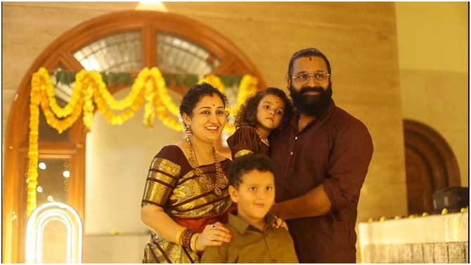 ‘ಕಾಂತಾರ’ ಗೆಲುವಿನ ಬಳಿಕ ಅದ್ದೂರಿಯಾಗಿ ದೀಪಾವಳಿ ಆಚರಿಸಿದ ರಿಷಬ್ ಶೆಟ್ಟಿ