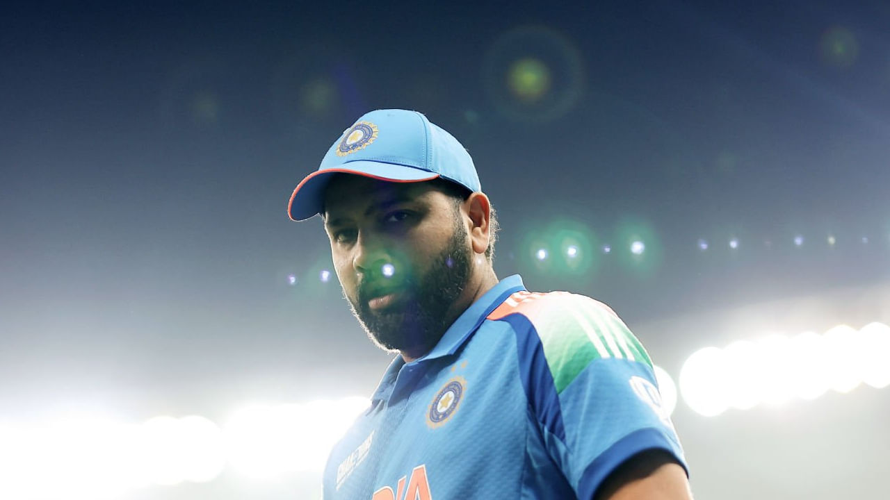 ಈ ಆರು ಪಂದ್ಯಗಳಲ್ಲಿ ಸ್ಥಿರ ಪ್ರದರ್ಶನ ನೀಡಿದರೆ ಮಾತ್ರ ರೋಹಿತ್ ಶರ್ಮಾ ಅವರನ್ನು ಏಕದಿನ ತಂಡದಲ್ಲಿ ಉಳಿಸಲಾಗುತ್ತದೆ. ಒಂದು ವೇಳೆ ಈ ವರ್ಷ ನಡೆಯಲಿರುವ 6 ಏಕದಿನ ಪಂದ್ಯಗಳಲ್ಲಿ ಹಿಟ್ಮ್ಯಾನ್ ವಿಫಲರಾದರೆ ಟೀಮ್ ಇಂಡಿಯಾದಿಂದ ಗೇಟ್ ಪಾಸ್ ಖಚಿತ.