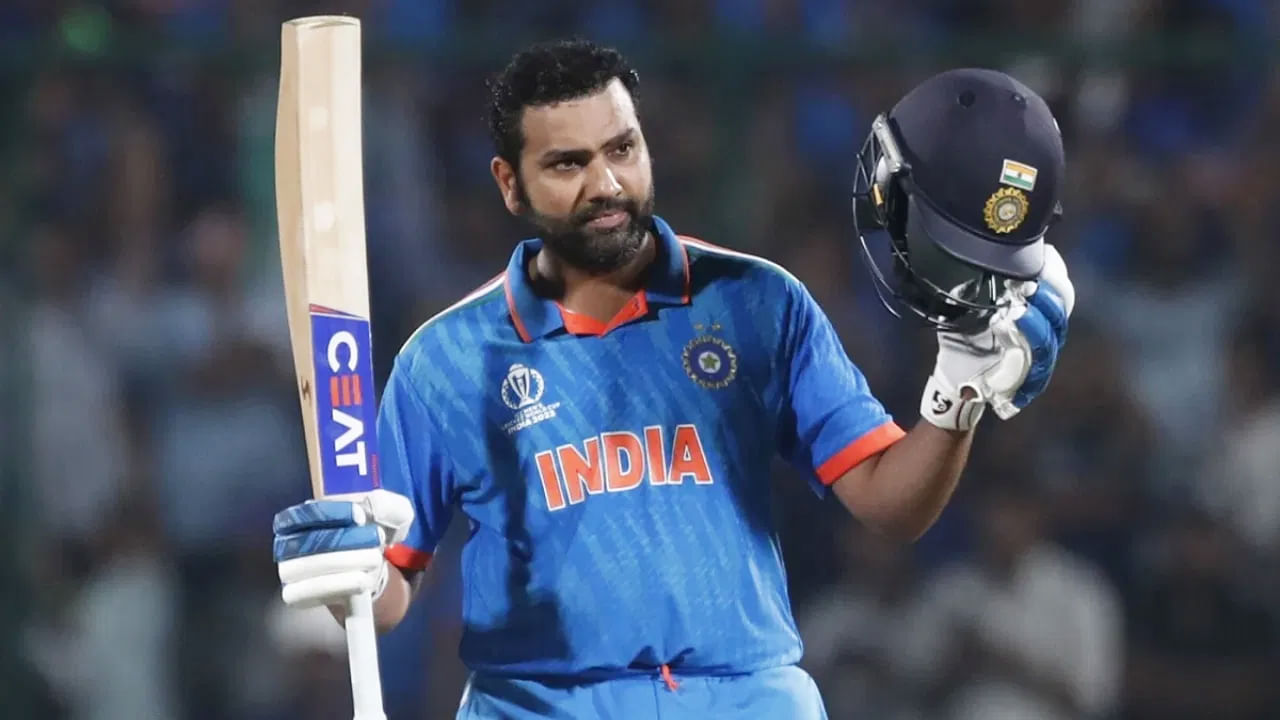 ಆಸ್ಟ್ರೇಲಿಯಾದಲ್ಲಿ 21  ಏಕದಿನ ಪಂದ್ಯಗಳನ್ನಾಡಿರುವ ರೋಹಿತ್ ಶರ್ಮಾ 4 ಭರ್ಜರಿ ಶತಕ ಹಾಗೂ 3 ಅರ್ಧ ಶತಕಗಳೊಂದಿಗೆ ಒಟ್ಟು 1033* ರನ್ ಕಲೆಹಾಕಿದ್ದಾರೆ. ಈ ವೇಳೆ ಹಿಟ್​ಮ್ಯಾನ್ ಬ್ಯಾಟ್​ನಿಂದ 83 ಫೋರ್ ಹಾಗೂ 31 ಸಿಕ್ಸರ್​ಗಳು ಕೂಡ ಮೂಡಿಬಂದಿವೆ. 