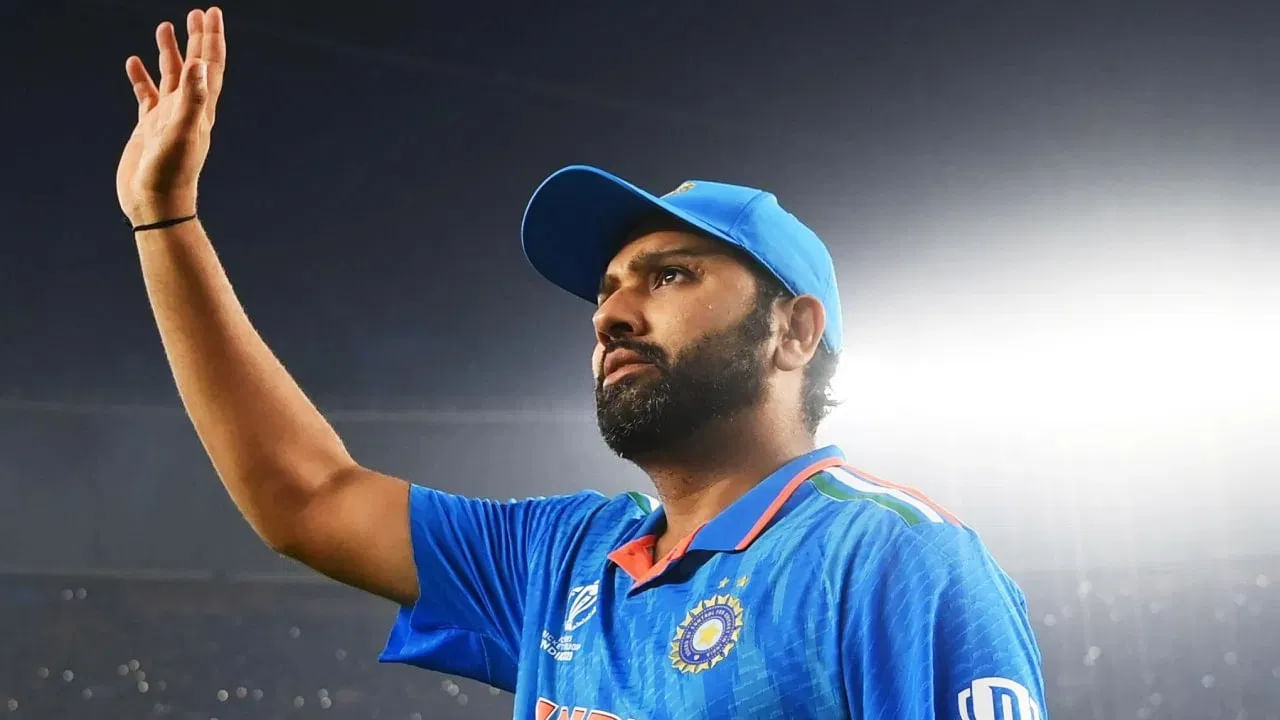 ಇದರೊಂದಿಗೆ ಹಿಟ್​ಮ್ಯಾನ್ 2027 ರವರೆಗೆ ಭಾರತ ತಂಡದಲ್ಲಿ ಮುಂದುವರೆಯುವುದು ಖಚಿತವಾಗಿದೆ. ಈ ಮೂಲಕ ನಿವೃತ್ತಿ ಸುದ್ದಿಗೆ ರೋಹಿತ್ ಶರ್ಮಾ ಅವರ ಬಾಲ್ಯದ ಕೋಚ್ ಪೂರ್ಣ ವಿರಾಮ ಹಾಕಿದ್ದಾರೆ. ಅದರಂತೆ 40ನೇ ವಯಸ್ಸಿನಲ್ಲಿ ಏಕದಿನ ವಿಶ್ವಕಪ್​ ಎತ್ತಿ ಹಿಡಿದು ರೋಹಿತ್ ಶರ್ಮಾ ಸ್ಮರಣೀಯವಾಗಿ ತಮ್ಮ ಕ್ರಿಕೆಟ್ ಕೆರಿಯರ್ ಅಂತ್ಯಗೊಳಿಸಲಿದ್ದಾರಾ ಕಾದು ನೋಡಬೇಕಿದೆ.