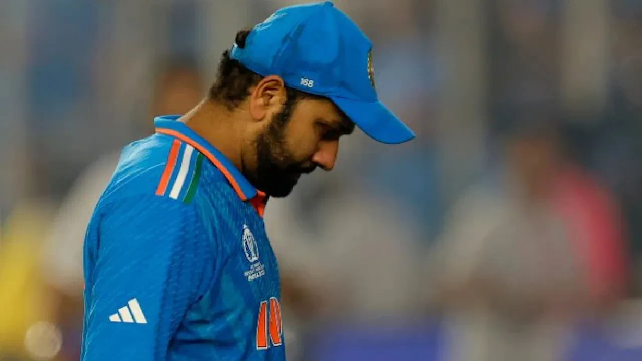 ಇದಾಗ್ಯೂ ಹಿಟ್​ಮ್ಯಾನ್ ಇನ್ನು ಎಷ್ಟು ವರ್ಷ ಆಡಲಿದ್ದಾರೆ ಎಂಬ ಪ್ರಶ್ನೆ ಅಭಿಮಾನಿಗಳಲ್ಲಿತ್ತು. ಈ ಪ್ರಶ್ನೆಗೆ ಅವರ ಬಾಲ್ಯದ ಕೋಚ್ ದಿನೇಶ್ ಲಾಡ್ ಉತ್ತರ ನೀಡಿದ್ದಾರೆ. ರೋಹಿತ್ ಶರ್ಮಾ ಸದ್ಯಕ್ಕಂತು ನಿವೃತ್ತಿ ನೀಡುವುದಿಲ್ಲ. ಇನ್ನೂ 2 ವರ್ಷಗಳ ಕಾಲ ಅಂತಾರಾಷ್ಟ್ರೀಯ ಕ್ರಿಕೆಟ್​ನಲ್ಲಿ ಮುಂದುವರೆಯಲಿದ್ದಾರೆ ಎಂದು ತಿಳಿಸಿದ್ದಾರೆ.