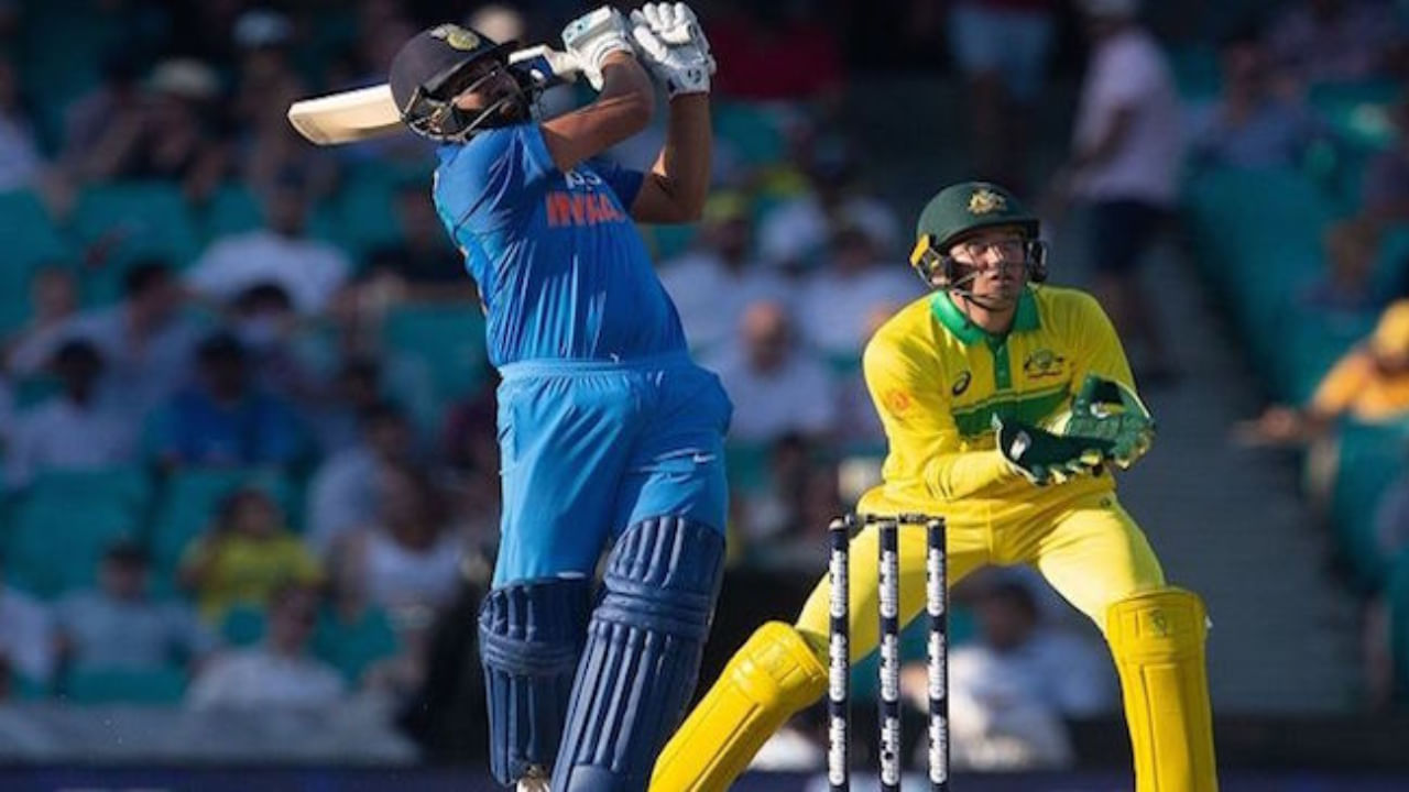 ಇನ್ನು ರೋಹಿತ್ ಶರ್ಮಾ ವಿಚಾರಕ್ಕೆ ಬರುವುದಾದರೆ.. ಪರ್ತ್ನಲ್ಲಿ ಭಾರತದ ಪರ ಅತಿ ಹೆಚ್ಚು ರನ್ ಗಳಿಸಿದ ಆಟಗಾರ ಎನಿಸಿಕೊಂಡಿರುವ ರೋಹಿತ್ ಶರ್ಮಾ ಆಡಿರುವ ನಾಲ್ಕು ಪಂದ್ಯಗಳಲ್ಲಿ 245 ರನ್ ಗಳಿಸಿದ್ದಾರೆ. ಪರ್ತ್ನಲ್ಲಿ ರೋಹಿತ್ ಅವರ ಸರಾಸರಿ 122.5 ಆಗಿದ್ದು, ಒಂದು ಶತಕ ಮತ್ತು ಒಂದು ಅರ್ಧಶತಕವನ್ನು ಬಾರಿಸಿದ್ದಾರೆ. ಅವರ ಇನ್ನಿಂಗ್ಸ್ನಲ್ಲಿ 25 ಬೌಂಡರಿಗಳು ಮತ್ತು ಎಂಟು ಸಿಕ್ಸರ್ಗಳು ಸೇರಿವೆ.