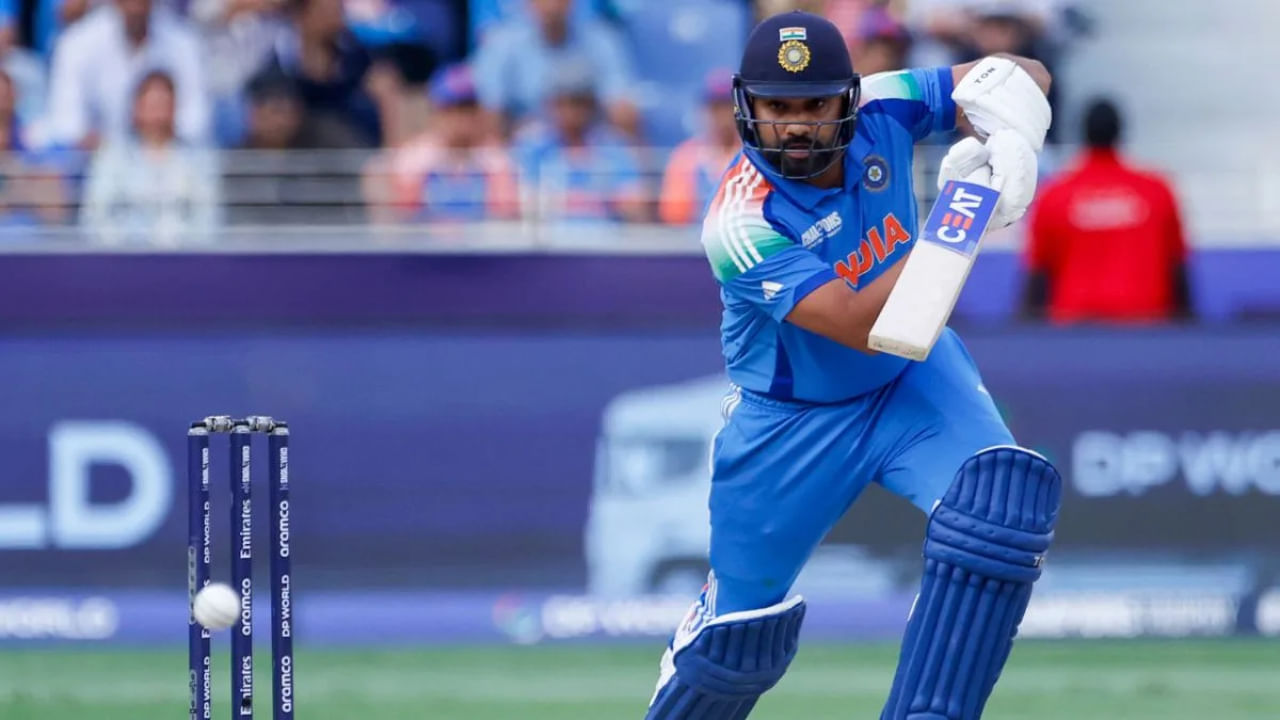 ಈ ಮೂರು ಪಂದ್ಯಗಳ ಏಕದಿನ ಸರಣಿಯಲ್ಲಿ ರೋಹಿತ್ ಶರ್ಮಾ 174 ರನ್ ಬಾರಿಸುವಲ್ಲಿ ಯಶಸ್ವಿಯಾದರೆ, ಏಕದಿನ ಪಂದ್ಯಗಳಲ್ಲಿ ಆರಂಭಿಕ ಆಟಗಾರನಾಗಿ ಅತಿ ಹೆಚ್ಚು ರನ್ ಕಲೆಹಾಕಿದ ಭಾರತೀಯ ಆರಂಭಿಕ ಆಟಗಾರ ಎಂಬ ಹೆಗ್ಗಳಿಕೆಗೆ ಪಾತ್ರರಾಗುತ್ತಾರೆ.
