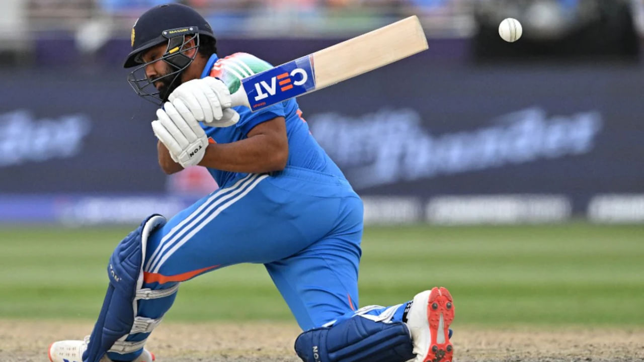 ಹಾಗೆಯೇ ಪರ್ತ್​ ಮೈದಾನದಲ್ಲಿ ನಡೆಯಲಿರುವ ಮೊದಲ ಏಕದಿನ ಪಂದ್ಯದಲ್ಲಿ ರೋಹಿತ್ ಕೇವಲ 10 ರನ್‌ ಬಾರಿಸಿದರೆ, ಆಸ್ಟ್ರೇಲಿಯಾ ನೆಲದಲ್ಲಿ ಆಸ್ಟ್ರೇಲಿಯಾ ವಿರುದ್ಧ 1000 ರನ್ ಪೂರೈಸಿದ ಮೊದಲ ಭಾರತೀಯ ಬ್ಯಾಟ್ಸ್‌ಮನ್ ಎಂಬ ಹೆಗ್ಗಳಿಕೆಗೆ ಪಾತ್ರರಾಗುತ್ತಾರೆ.
