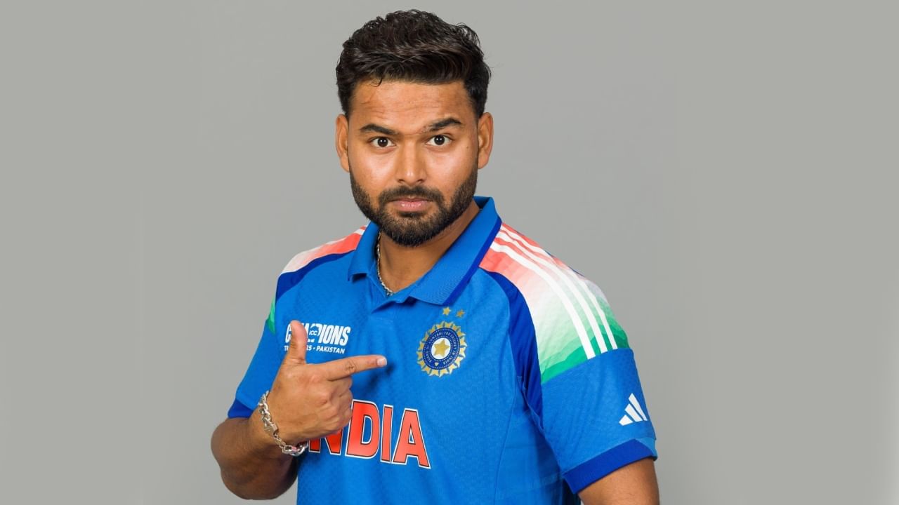 ಭಾರತ ತಂಡದ ವಿಕೆಟ್ ಕೀಪರ್ ಬ್ಯಾಟರ್ ರಿಷಭ್ ಪಂತ್ ಆಸ್ಟ್ರೇಲಿಯಾ ವಿರುದ್ಧದ ಸರಣಿಯಿಂದ ಹೊರಗುಳಿಯಲಿದ್ದಾರೆ. ಇಂಗ್ಲೆಂಡ್ ವಿರುದ್ಧದ ಟೆಸ್ಟ್ ಸರಣಿ ವೇಳೆ ಗಾಯಗೊಂಡಿದ್ದ ಪಂತ್ ಇನ್ನೂ ಸಹ ಸಂಪೂರ್ಣವಾಗಿ ಚೇತರಿಸಿಕೊಂಡಿಲ್ಲ. ಹೀಗಾಗಿ ಆಸ್ಟ್ರೇಲಿಯಾ ವಿರುದ್ಧದ ಸರಣಿಗೆ ಅಲಭ್ಯರಾಗಿದ್ದಾರೆ.