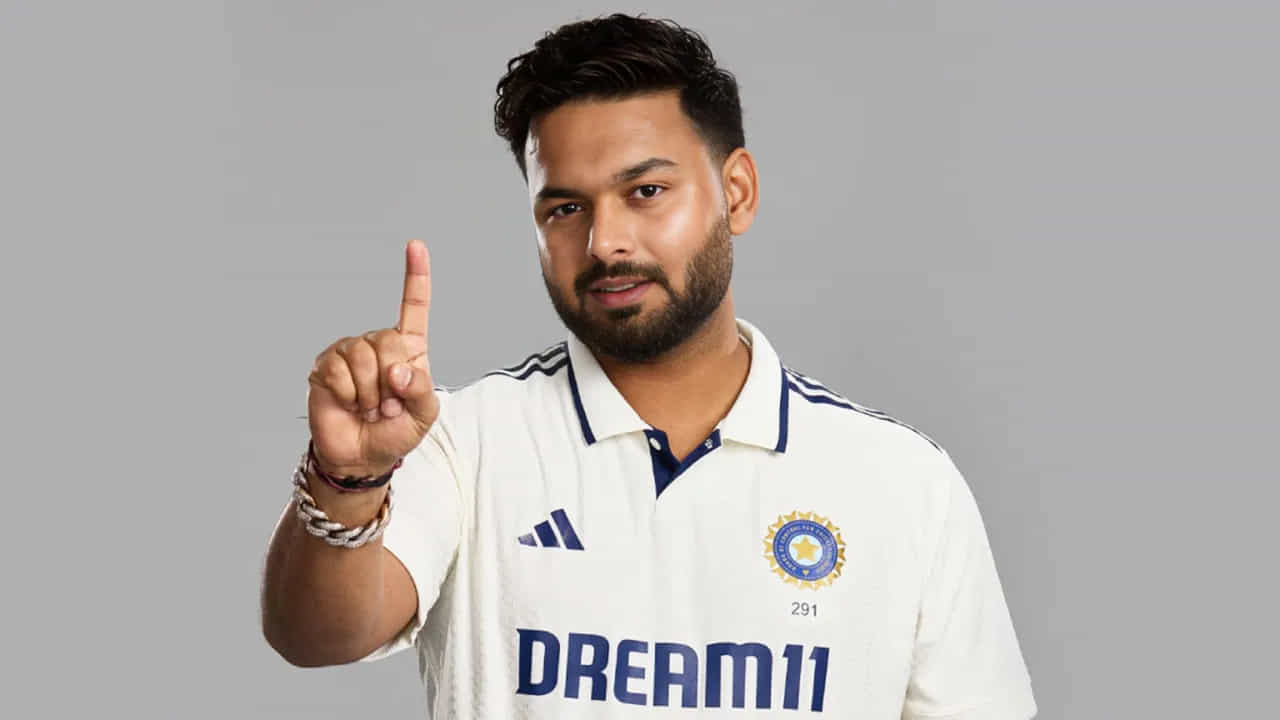 ಸೌತ್ ಆಫ್ರಿಕಾ ಎ ವಿರುದ್ಧದ ಟೆಸ್ಟ್ ಸರಣಿಗಾಗಿ ಭಾರತ ಎ ತಂಡವನ್ನು ಘೋಷಿಸಲಾಗಿದೆ. 15 ಸದಸ್ಯರುಗಳ ಈ ತಂಡದ ನಾಯಕನಾಗಿ ರಿಷಭ್ ಪಂತ್ (Rishabh Pant) ಆಯ್ಕೆಯಾಗಿದ್ದಾರೆ. ಇಂಗ್ಲೆಂಡ್ ವಿರುದ್ಧದ ಸರಣಿ ವೇಳೆ ಗಾಯಗೊಂಡಿದ್ದ ಪಂತ್ ಆ ಬಳಿಕ ಯಾವುದೇ ಪಂದ್ಯವಾಡಿರಲಿಲ್ಲ.