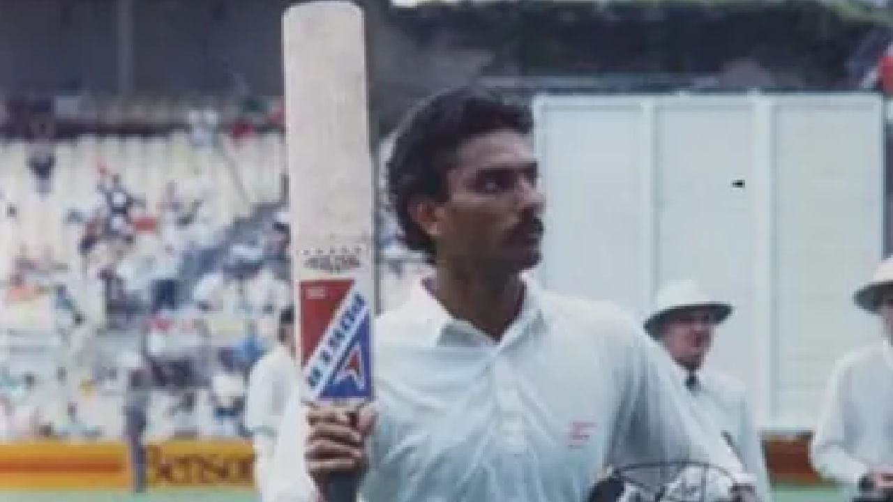 ಇದಕ್ಕೂ ಮುನ್ನ ರಣಜಿ ಎಲೈಟ್ ಗ್ರೂಪ್ ಪಂದ್ಯದಲ್ಲಿ ಅತೀ ವೇಗದ ದ್ವಿಶತಕ ಬಾರಿಸಿದ್ದು ರವಿ ಶಾಸ್ತ್ರಿ. 1984 ರಲ್ಲಿ ಮುಂಬೈ ಪರ ಕಣಕ್ಕಿಳಿದಿದ್ದ ರವಿ ಶಾಸ್ತ್ರಿ ಬರೋಡ ವಿರುದ್ಧ ಕೇವಲ 123 ಎಸೆತಗಳಲ್ಲಿ ಡಬಲ್ ಸೆಂಚುರಿ ಸಿಡಿಸಿದ್ದರು. ಇದು ರಣಜಿ ಇತಿಹಾಸದಲ್ಲಿ ಮೂಡಿಬಂದ ಅತೀ ವೇಗದ ದ್ವಿಶತಕವಾಗಿದೆ.