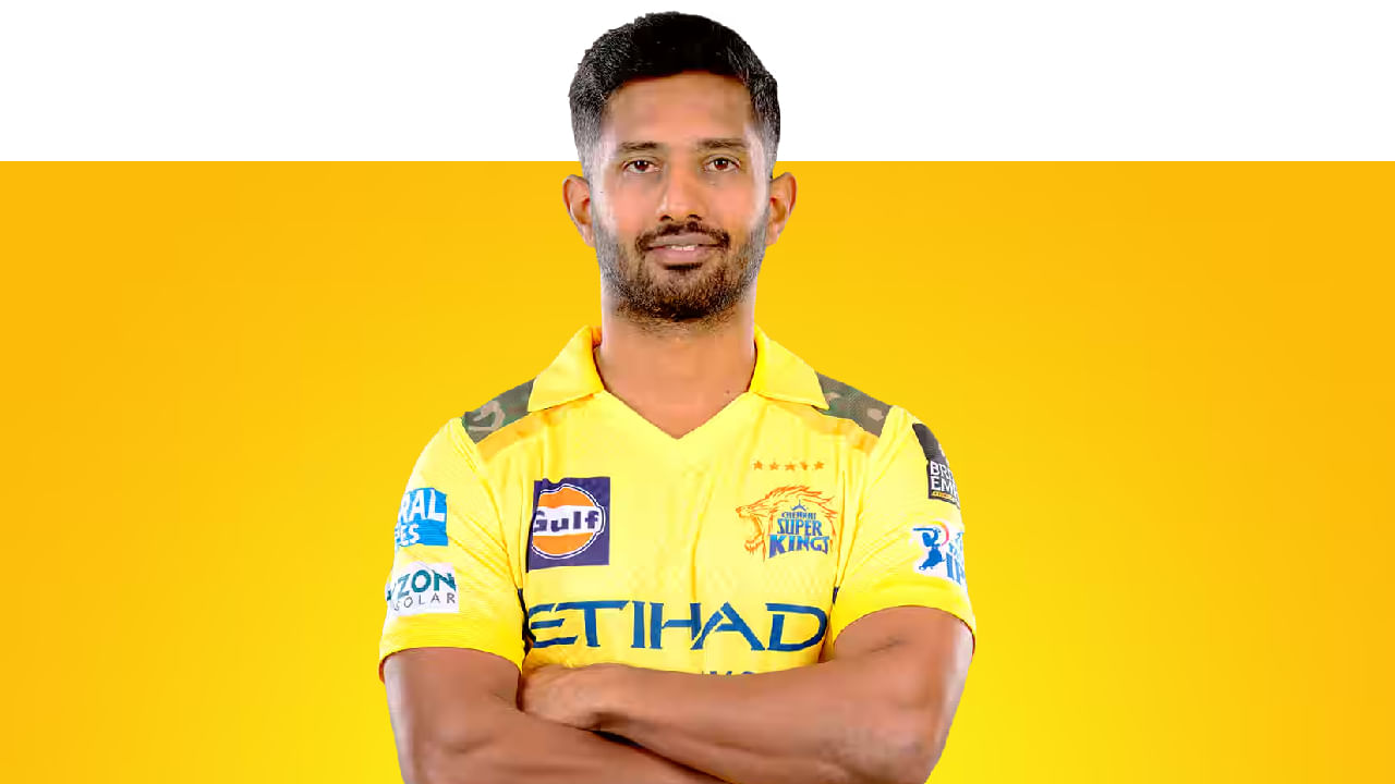 ರಾಹುಲ್ ತ್ರಿಪಾಠಿ: 2025ರ ಐಪಿಎಲ್ ಮೆಗಾ ಹರಾಜಿನಲ್ಲಿ ಕಾಣಿಸಿಕೊಂಡಿದ್ದ ರಾಹುಲ್ ತ್ರಿಪಾಠಿಯನ್ನು ಚೆನ್ನೈ ಸೂಪರ್ ಕಿಂಗ್ಸ್ ಫ್ರಾಂಚೈಸಿಯು ಬರೋಬ್ಬರಿ 3.40 ಕೋಟಿ ರೂ.ಗೆ ಖರೀದಿಸಿದ್ದರು. ಅದರಂತೆ ಕಳೆದ ಸೀಸನ್ನಲ್ಲಿ ಸಿಎಸ್ಕೆ ಪರ 5 ಪಂದ್ಯಗಳನ್ನಾಡಿದ್ದ ತ್ರಿಪಾಠಿ ಕಲೆಹಾಕಿದ್ದು ಕೇವಲ 55 ರನ್ಗಳು ಮಾತ್ರ. ಹೀಗಾಗಿ ಈ ಬಾರಿಯ ಹರಾಜಿಗೂ ಮುನ್ನ ಅವರನ್ನು ರಿಲೀಸ್ ಮಾಡಲು ಸಿಎಸ್ಕೆ ನಿರ್ಧರಿಸಿದೆ.