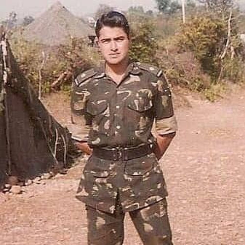 ರುಕ್ಮಿಣಿ ವಸಂತ್ ಅವರ ತಂದೆಯ ಹೆಸರು ಕರ್ನಲ್ ವಸಂತ್ ವೇಣುಗೋಪಾಲ್. ಭಾರತೀಯ ಸೇನೆ ಕಂಡ ಅಪ್ರತಿಮ ಕರ್ನಲ್​​​ಗಳಲ್ಲಿ ಒಬ್ಬರು. ಅವರ ಶಿಸ್ತು ಮತ್ತು ವೀರತ್ವದ ಕತೆಗಳು ಸೈನ್ಯದಲ್ಲಿ ಪ್ರಚಲಿತದಲ್ಲಿವೆ.