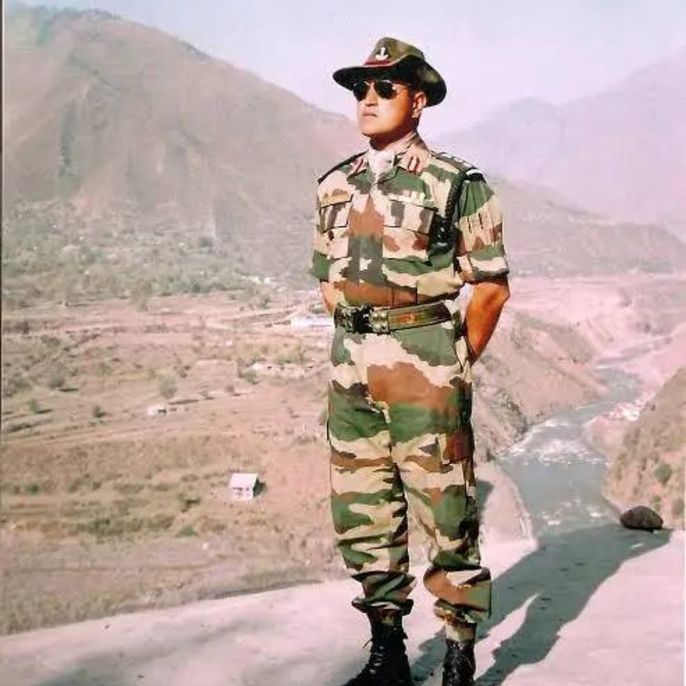 2007 ರಲ್ಲಿ ಉರಿ ಇಲಾಖೆಯಲ್ಲಿ ನಡೆದ ಭಯೋತ್ಪಾದಕರೊಂದಿಗಿನ ಹೋರಾಟದಲ್ಲಿ ವಸಂತ್ ವೇಣುಗೋಪಾಲ್ ನಿಧನ ಹೊಂದಿದರು. ಆಗಿನ್ನೂ ರುಕ್ಮಿಣಿಗೆ 11 ವರ್ಷ ವಯಸ್ಸು.