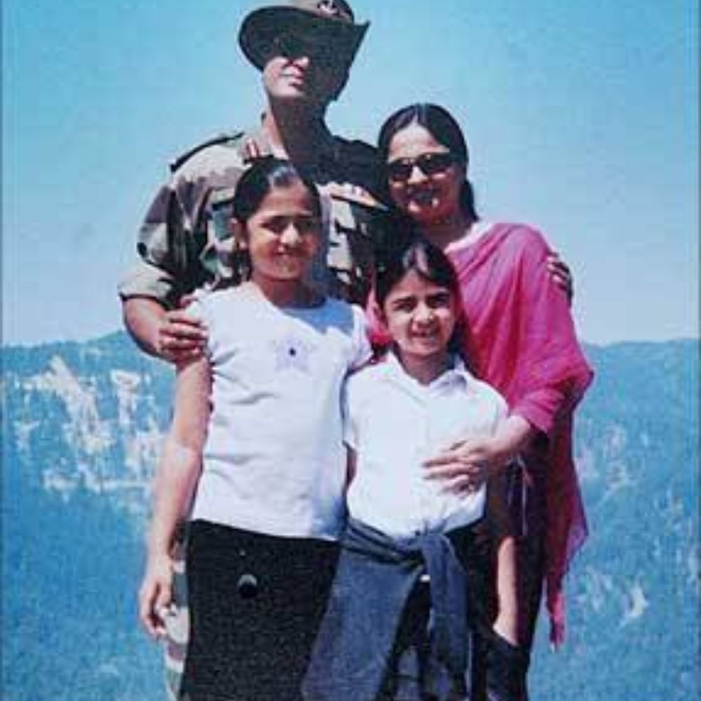 ಮರಣಾನಂತರ ವಸಂತ್ ವೇಣುಗೋಪಾಲ್ ಅವರಿಗೆ ಸೈನ್ಯದ ಪರಮೋಚ್ಛ ಪ್ರಶಸ್ತಿಯಾದ ಅಶೋಕ ಚಕ್ರ ನೀಡಲಾಯ್ತು. ಈ ಪ್ರಶಸ್ತಿ ಪಡೆದ ಕರ್ನಾಟಕದ ಮೊದಲ ವ್ಯಕ್ತಿ ಆಗಿದ್ದಾರೆ ವಸಂತ್.