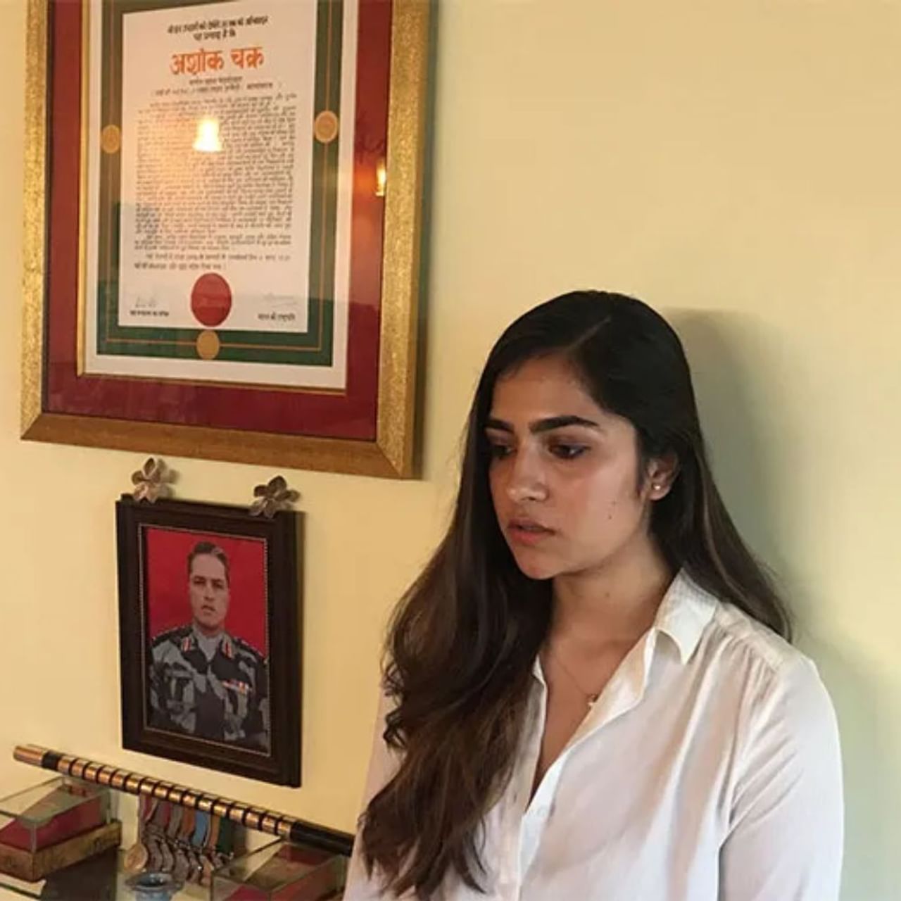 ನಟಿ ರುಕ್ಮಿಣಿ ವಸಂತ್ ಕನ್ನಡ ಮಾತ್ರವಲ್ಲದೆ ಹಲವು ಭಾಷೆಗಳಲ್ಲಿ ತಮ್ಮ ನಟನಾ ಪ್ರತಿಭೆ ಮತ್ತು ಅದ್ಭುತ ಸೌಂದರ್ಯದಿಂದಾಗಿ ಬೇಡಿಕೆ ಹೆಚ್ಚಿಸಿಕೊಂಡಿದ್ದಾರೆ. ಅಭಿಮಾನಿಗಳನ್ನು ಸಂಪಾದಿಸಿದ್ದಾರೆ.