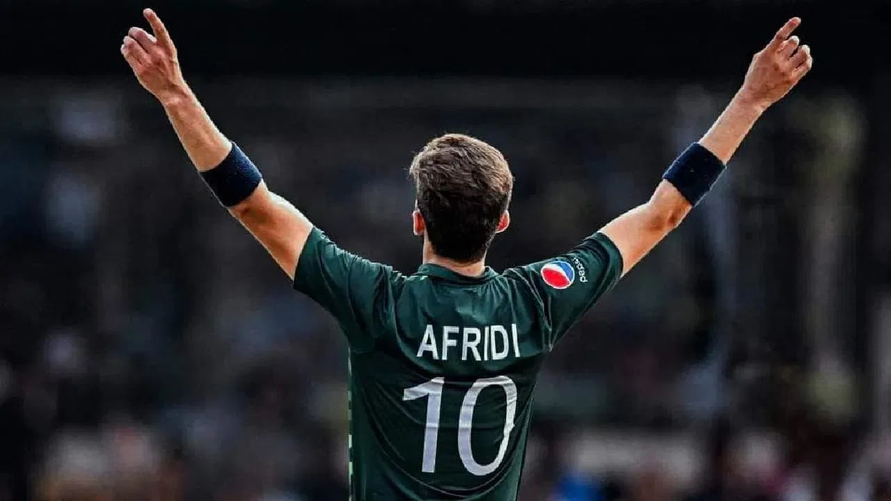 ಇದಕ್ಕೂ ಮುನ್ನ ಶಾಹೀನ್ ಶಾ ಅಫ್ರಿದಿ ಪಾಕ್ ತಂಡದ ಕ್ಯಾಪ್ಟನ್ ಆಗಿ ಕಾಣಿಸಿಕೊಂಡಿದ್ದರು. 2023ರ ಏಕದಿನ ವಿಶ್ವಕಪ್ನಲ್ಲಿನ ಹೀನಾಯ ಪ್ರದರ್ಶನದ ಬೆನ್ನಲ್ಲೇ ಬಾಬರ್ ಆಝಂ ಅವರನ್ನು ಪಾಕ್ ತಂಡದ ನಾಯಕತ್ವದಿಂದ ಕೆಳಗಿಳಿಸಲಾಗಿತ್ತು. ಅಲ್ಲದೆ ನ್ಯೂಝಿಲೆಂಡ್ ವಿರುದ್ಧದ ಸರಣಿಗೆ ಶಾಹೀನ್ ಅಫ್ರಿದಿಯನ್ನು ನಾಯಕನಾಗಿ ನೇಮಿಸಲಾಗಿತ್ತು.