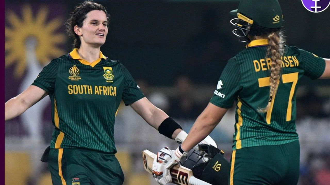 2025 ರ ಮಹಿಳಾ ವಿಶ್ವಕಪ್ನ ಮೊದಲ ಸೆಮಿಫೈನಲ್ ಪಂದ್ಯ ದಕ್ಷಿಣ ಆಫ್ರಿಕಾ ಹಾಗೂ ಇಂಗ್ಲೆಂಡ್ ನಡುವೆ ನಡೆಯುತ್ತಿದೆ. ಈ ಪಂದ್ಯದಲ್ಲಿ ಮೊದಲು ಬ್ಯಾಟಿಂಗ್ ಮಾಡಿದ ಆಫ್ರಿಕಾ ಪರ ತಂಡದ ನಾಯಕಿ ಲಾರಾ ವೋಲ್ವಾರ್ಡ್ ಐತಿಹಾಸಿಕ ಇನ್ನಿಂಗ್ಸ್ ಆಡಿ ಶತಕ ಸಿಡಿಸಿ ಮಿಂಚಿದ್ದಾರೆ. ಲಾರಾ ಅವರ ಈ ಸ್ಫೋಟಕ ಇನ್ನಿಂಗ್ಸ್ನ ಆಧಾರದ ಮೇಲೆ ಆಫ್ರಿಕಾ ತಂಡ 319 ರನ್ ಕಲೆಹಾಕಿದೆ.