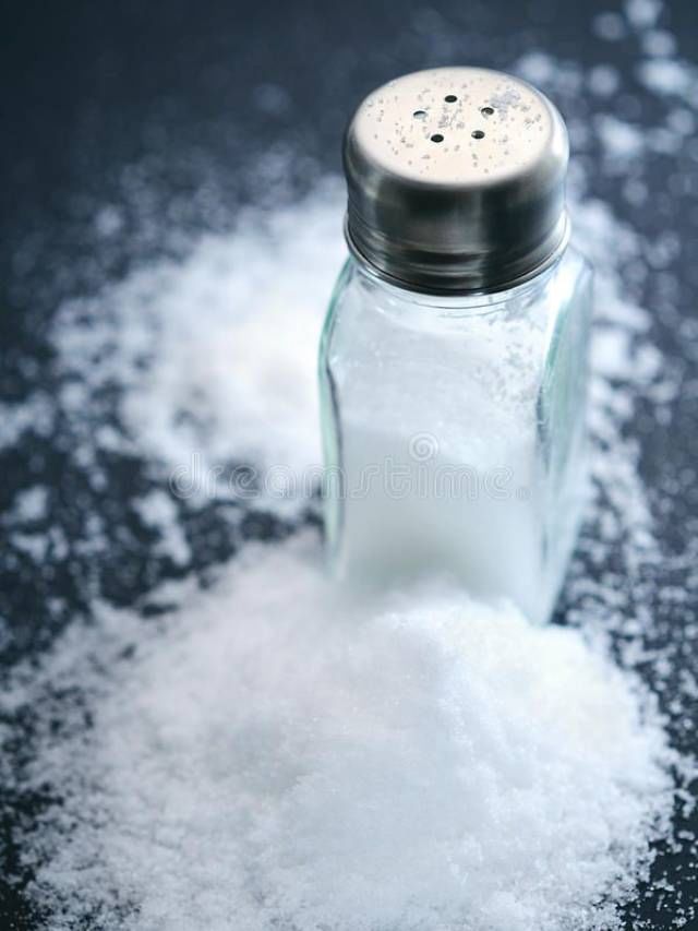 ಮನೆಯಲ್ಲಿ ಉಪ್ಪು ಇಡುವಾಗ ಈ ನಿಯಮ ಅನುಸರಿಸಿ