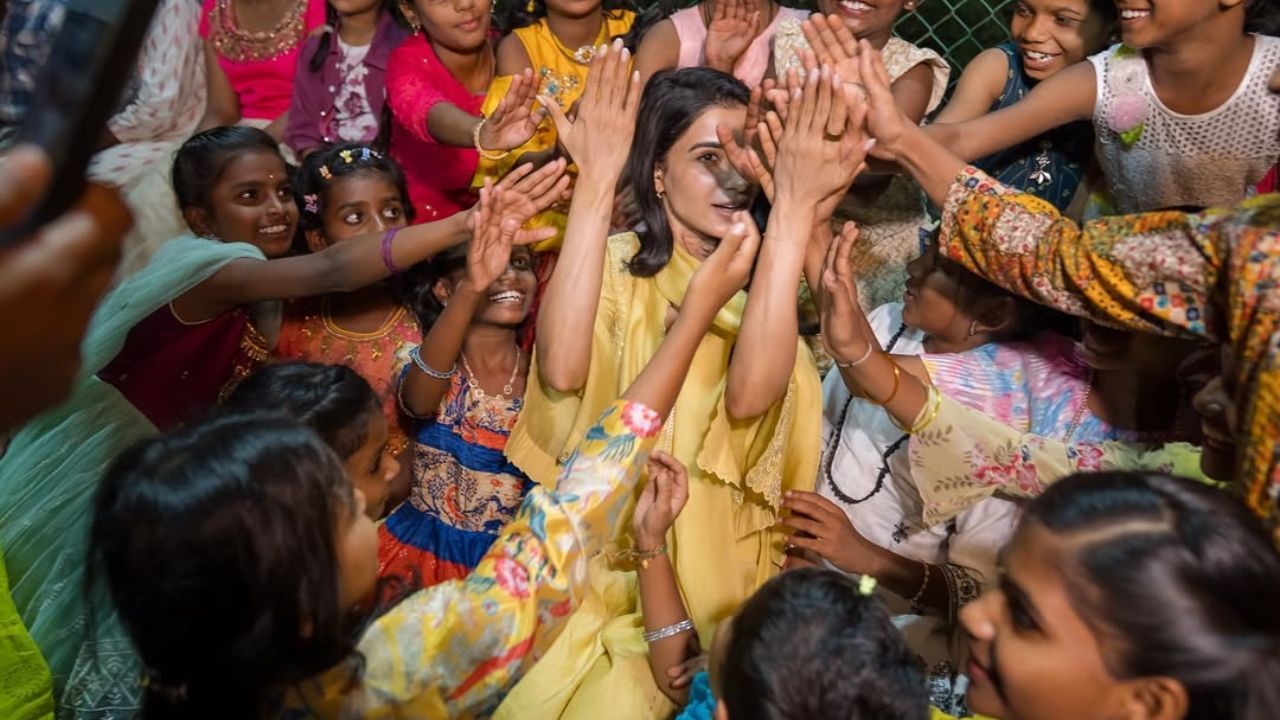 ಸಮಂತಾ ಮಹಿಳಾ ಸ್ವಾವಲಂಬನೆ, ಆರೋಗ್ಯ ಇನ್ನೂ ಕೆಲವು ಸಾಮಾಜಿಕ ವಿಷಯಗಳ ಪರವಾಗಿ ಕೆಲಸ ಮಾಡುತ್ತಿದ್ದಾರೆ. ಕೆಲವು ಎನ್ಜಿಯೋಗಳ ಜೊತೆಗೂ ಸಹ ಕೈ ಜೋಡಿಸಿದ್ದಾರೆ.