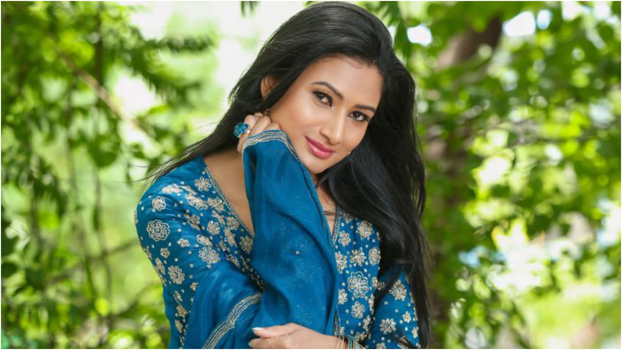 ಈವರೆಗೂ ತಮಿಳು ಸೇರಿದಂತೆ 18ಕ್ಕೂ ಅಧಿಕ ಸಿನಿಮಾಗಳಲ್ಲಿ ಸಂಹಿತಾ ವಿನ್ಯಾ ಅವರು ನಟಿಸಿದ್ದಾರೆ. ಪರಭಾಷೆಯಿಂದ ಸಾಕಷ್ಟು ಅವಕಾಶ ಬರುತ್ತಿರುವುದು ಸಂಹಿತಾ ವಿನ್ಯಾ ಅವರಿಗೆ ಖುಷಿ ನೀಡಿದೆ.