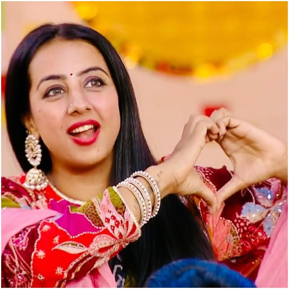 ಮನೆಯವರೇ ನಿರ್ಧರಿಸಿ ಸಂಜನಾ ಅವರನ್ನು ಹೊರಹಾಕಿದ್ದರು. ಬಿಗ್ ಬಾಸ್​ ಮನೆ ಮಂದಿ ನಾಮಿನೇಟ್ ಮಾಡುವ ಅಧಿಕಾರವನ್ನಷ್ಟೇ ಪಡೆದಿದ್ದಾರೆ. ಅವರನ್ನು ಹೊರಹಾಕುವ ಅಧಿಕಾರ ಯಾರಿಗೂ ಇಲ್ಲ. ಈ ಕಾರಣಕ್ಕೆ ಒಂದು ವಾರ ಬಿಟ್ಟು ಅವರು ರೀ ಎಂಟ್ರಿ ಪಡೆದರು.