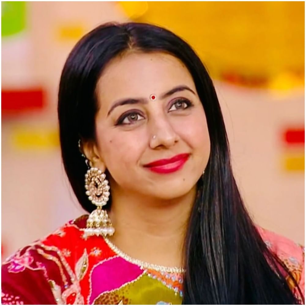 ಸಂಜನಾ ಗಲ್ರಾನಿ ಅವರು ಬಿಗ್ ಬಾಸ್ ಮನೆಯಲ್ಲಿ ಎಷ್ಟು ದಿನಗಳ ಕಾಲ ಇರುತ್ತಾರೆ ಎನ್ನುವ ಕುತೂಹಲ ಮೂಡಿದೆ. ಅವರು ಈಗಲೇ ಫಿನಾಲೆ ಕನಸು ಕಾಣುತ್ತಿದ್ದಾರೆ. ಕನ್ನಡದವರ ಬಳಿಯೂ ವೋಟ್​ಗಾಗಿ ಅವರು ಕೋರಿಕೆ ಇಡುತ್ತಿದ್ದಾರೆ.   