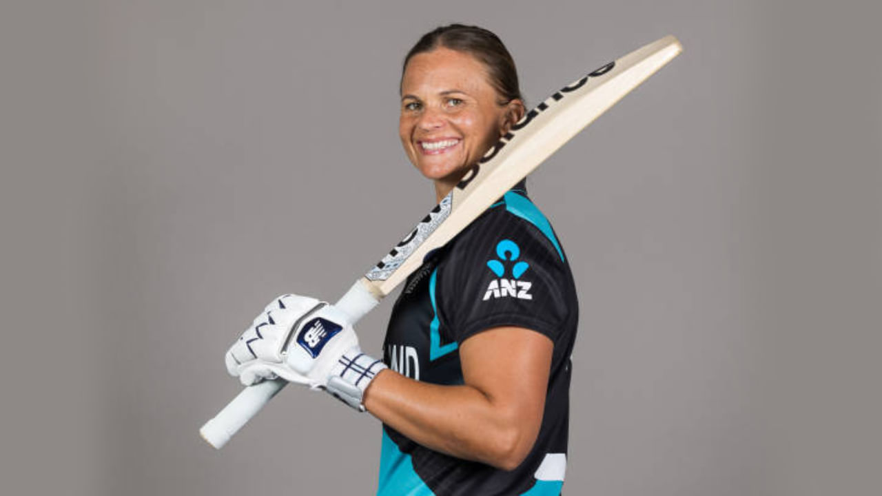 2006 ರಲ್ಲಿ ಭಾರತದ ವಿರುದ್ಧದ ಪಂದ್ಯದ ಮೂಲಕ ಅಂತಾರಾಷ್ಟ್ರೀಯ ಕೆರಿಯರ್ ಆರಂಭಿಸಿದ ಸುಝಿ ಬೇಟ್ಸ್ ಈವರೆಗೆ 173 ಏಕದಿನ ಪಂದ್ಯಗಳನ್ನಾಡಿದ್ದಾರೆ. ಈ ವೇಳೆ 166 ಇನಿಂಗ್ಸ್ ಆಡಿರುವ ಅವರು 13 ಶತಕ ಹಾಗೂ 37 ಅರ್ಧಶತಕಗಳೊಂದಿಗೆ ಒಟ್ಟು 5896 ರನ್ ಕಲೆಹಾಕಿದ್ದಾರೆ. ಅಲ್ಲದೆ 81 ಏಕದಿನ ವಿಕೆಟ್​ಗಳನ್ನು ಸಹ ಪಡೆದಿದ್ದಾರೆ.