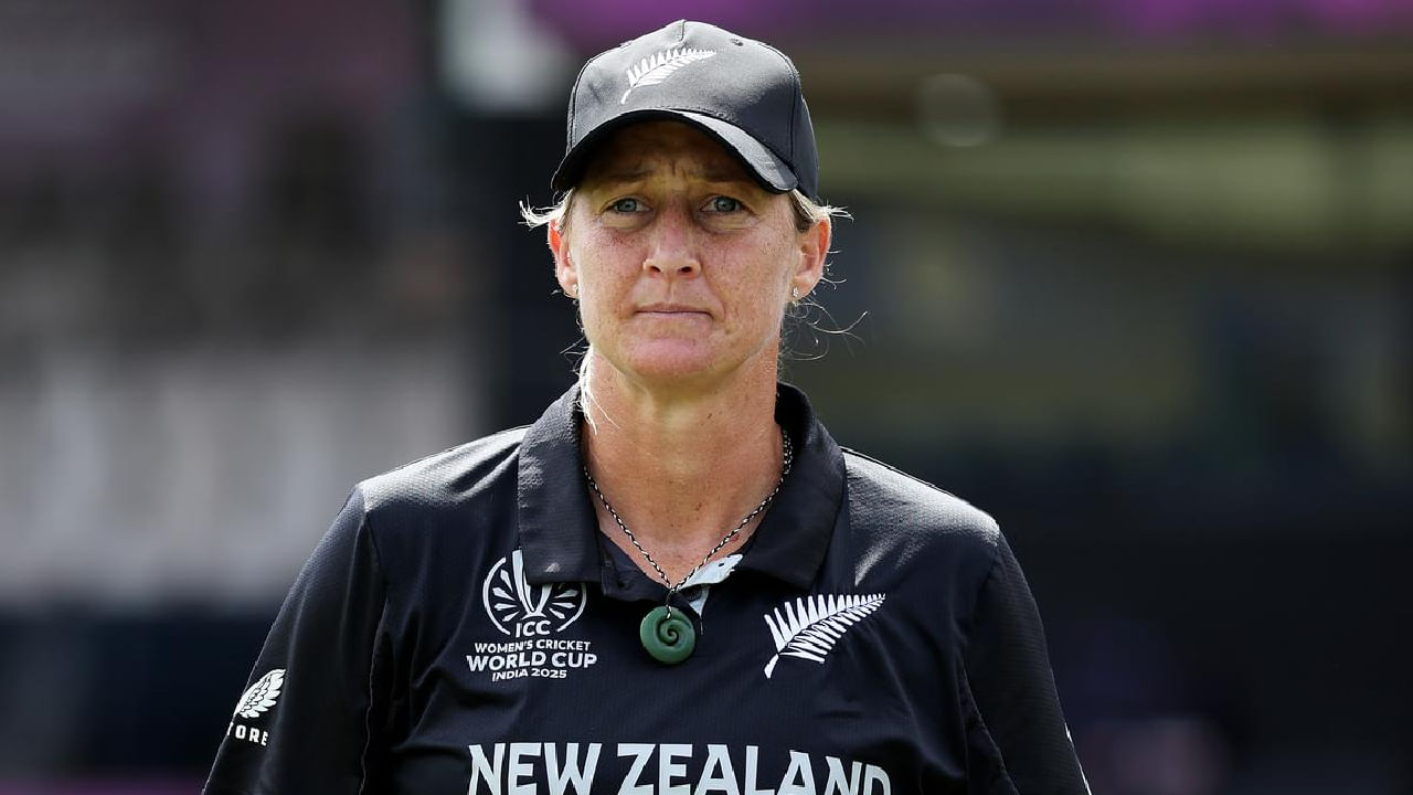 ಇದೀಗ ಇಂಗ್ಲೆಂಡ್ ವಿರುದ್ಧದ ಪಂದ್ಯದ ಮೂಲಕ ಸೋಫಿ ಡಿವೈನ್ ಏಕದಿನ ಕ್ರಿಕೆಟ್ ವೃತ್ತಿಜೀವನವನ್ನು ಅಂತ್ಯಗೊಳಿಸಿದ್ದಾರೆ. ಇದಾಗ್ಯೂ ಅವರು ಫ್ರಾಂಚೈಸಿ ಲೀಗ್ ಕ್ರಿಕೆಟ್ನಲ್ಲಿ ಮುಂದುವರೆಯುವುದಾಗಿ ತಿಳಿಸಿದ್ದಾರೆ. ಅದರಂತೆ ಮುಂಬರುವ ವುಮೆನ್ಸ್ ಪ್ರೀಮಿಯರ್ ಲೀಗ್ನಲ್ಲೂ ಸೋಫಿ ಕಣಕ್ಕಿಳಿಯುವ ಸಾಧ್ಯತೆಯಿದೆ.