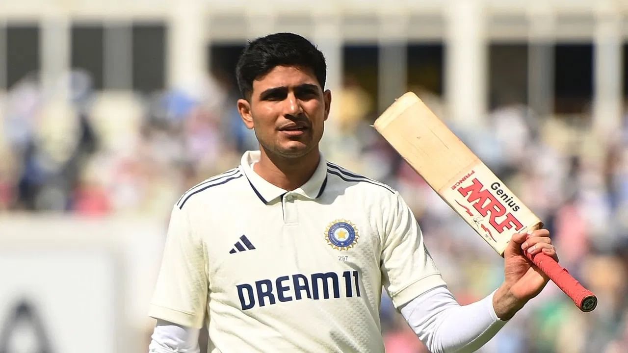 ದೆಹಲಿಯ ಅರುಣ್ ಜೇಟ್ಲಿ ಸ್ಟೇಡಿಯಂನಲ್ಲಿ ನಡೆದ ಈ ಪಂದ್ಯದಲ್ಲಿ 4ನೇ ಕ್ರಮಾಂಕದಲ್ಲಿ ಕಣಕ್ಕಿಳಿದ ಶುಭ್​ಮನ್ ಗಿಲ್ 196 ಎಸೆತಗಳಲ್ಲಿ 16 ಫೋರ್ ಹಾಗೂ 2 ಸಿಕ್ಸರ್​ಗಳೊಂದಿಗೆ ಅಜೇಯ 129 ರನ್ ಬಾರಿಸಿದ್ದರು. ಈ ಆಕರ್ಷಕ ಶತಕದೊಂದಿಗೆ ವಿಶ್ವ ಟೆಸ್ಟ್ ಚಾಂಪಿಯನ್​ಶಿಪ್​ನಲ್ಲಿ ಅತ್ಯಧಿಕ ಸೆಂಚುರಿ ಸಿಡಿಸಿದ ಭಾರತೀಯ ಬ್ಯಾಟರ್ ಎನಿಸಿಕೊಂಡಿದ್ದಾರೆ.