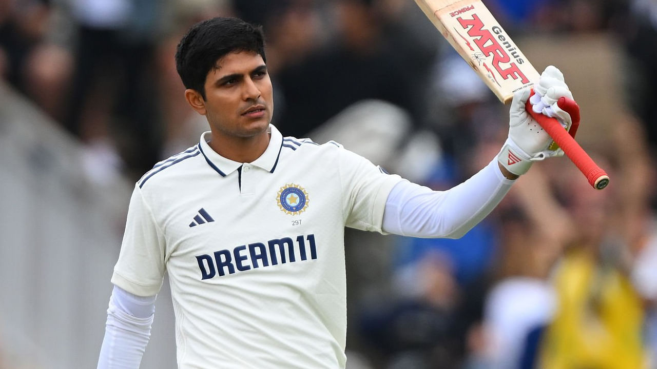 ಈ ಪಂದ್ಯದಲ್ಲಿ ನಾಲ್ಕನೇ ಕ್ರಮಾಂಕದಲ್ಲಿ ಕಣಕ್ಕಿಳಿದ ಶುಭ್ಮನ್ ಗಿಲ್ 176 ಎಸೆತಗಳಲ್ಲಿ 1 ಸಿಕ್ಸ್ ಹಾಗೂ 13 ಫೋರ್ಗಳೊಂದಿಗೆ ಶತಕ ಪೂರೈಸಿದರು. ಈ ಶತಕದೊಂದಿಗೆ ವಿಶ್ವ ಟೆಸ್ಟ್ ಚಾಂಪಿಯನ್ಶಿಪ್ನಲ್ಲಿ ಅತ್ಯಧಿಕ ರನ್ ಕಲೆಹಾಕಿದ ಭಾರತೀಯ ಬ್ಯಾಟರ್ ಎನಿಸಿಕೊಂಡಿದ್ದಾರೆ.