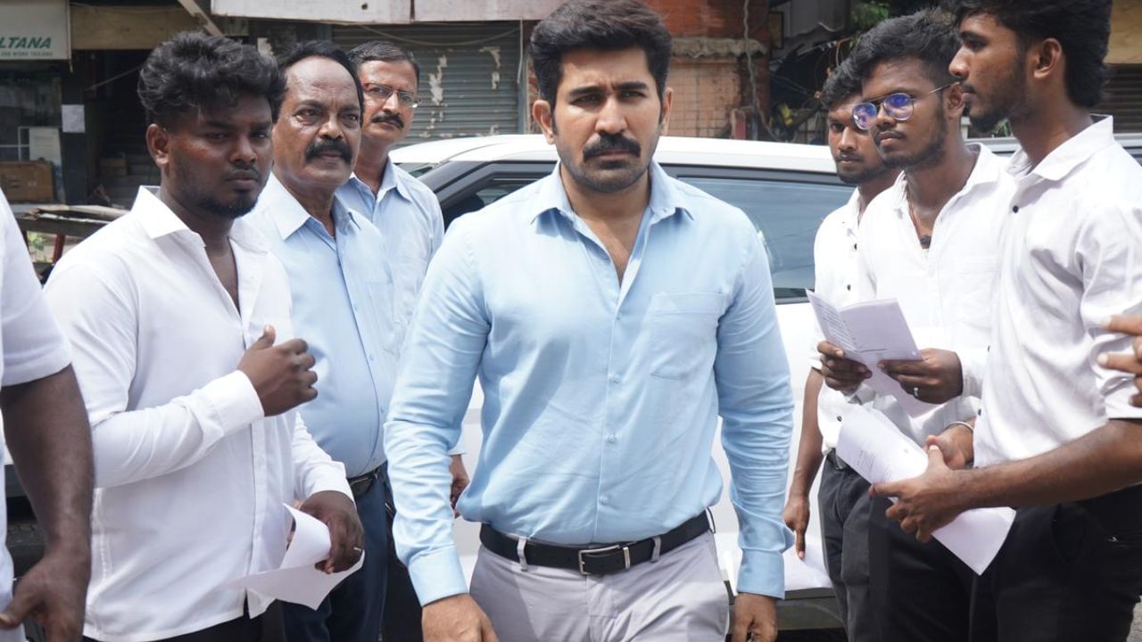 ರಾಜಕೀಯ ದಲ್ಲಾಳಿಯೊಬ್ಬನ ಕತೆಯನ್ನು ಈ ಸಿನಿಮಾ ಒಳಗೊಂಡಿದೆ. ಕಿಟ್ಟು ಹೆಸರಿನ ಬ್ರೋಕರ್ ಹೇಗೆ ರೆಬಲ್ ಆಗಿ ಭ್ರಷ್ಟ ರಾಜಕಾರಣಿಗಳ ಎದುರು ನಿಲ್ಲುತ್ತಾನೆ ಜೊತೆಗೆ ತನ್ನ ತಾಯಿಯ ಕೊಲೆ ಮಾಡಿದವರ ವಿರುದ್ಧ ಸೇಡು ತೀರಿಸಿಕೊಳ್ಳುತ್ತಾನೆ ಎಂಬುದು ಸಿನಿಮಾದ ಕತೆ. ಸಿನಿಮಾ ನೆಟ್​​ಫ್ಲಿಕ್ಸ್​​ನಲ್ಲಿ ಬಿಡುಗಡೆ ಆಗಿದೆ.