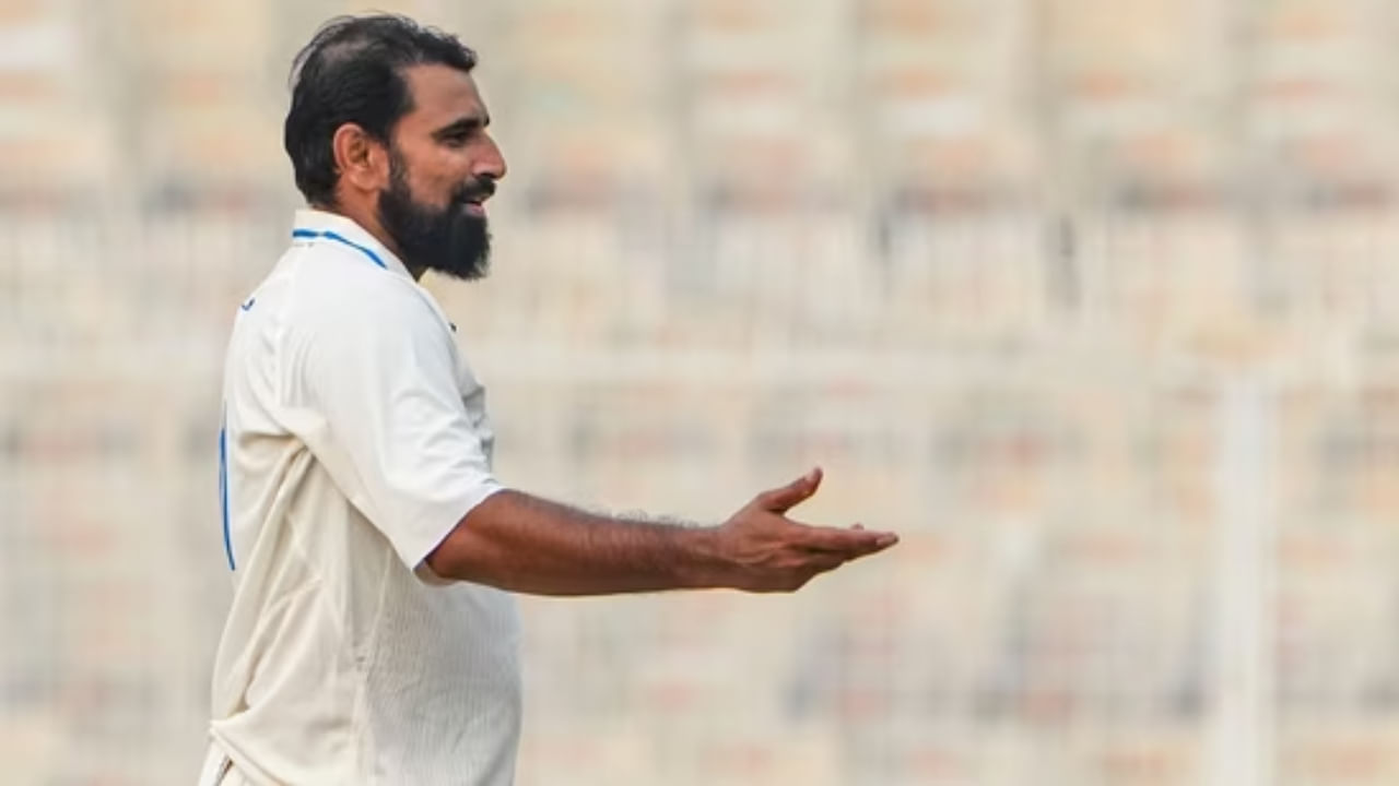 ವಾಸ್ತವವಾಗಿ ಫಿಟ್ನೆಸ್ ಸಮಸ್ಯೆಗಳಿಂದಾಗಿ ಇಂಗ್ಲೆಂಡ್ ಪ್ರವಾಸಕ್ಕೆ ಆಯ್ಕೆಯಾಗದ ಶಮಿ ಅವರನ್ನು ಆಸ್ಟ್ರೇಲಿಯಾದಲ್ಲಿ ನಡೆದ ಏಕದಿನ ಸರಣಿಗೂ ಕಡೆಗಣಿಸಲಾಯಿತು, ಇದು ಹಲವಾರು ಪ್ರಶ್ನೆಗಳನ್ನು ಹುಟ್ಟುಹಾಕಿತು. ಈ ಬಗ್ಗೆ ಮಾಧ್ಯಮಗಳ ಮುಂದೆ ಮಾತನಾಡಿದ್ದ ಶಮಿ, ತಾನು ಆಯ್ಕೆಗೆ ಫಿಟ್ ಎಂದು ಹೇಳುವ ಮೂಲಕ ಸಂಚಲನ ಮೂಡಿಸಿದ್ದರು. ಅಲ್ಲದೆ ಆಸ್ಟ್ರೇಲಿಯಾ ಪ್ರವಾಸಕ್ಕೆ ತನ್ನನ್ನು ಕಡೆಗಣಿಸಿದ್ದ ಆಯ್ಕೆ ಮಂಡಳಿ ವಿರುದ್ಧ ಶಮಿ ಬಹಿರಂಗವಾಗಿಯೇ ಅಸಮಾಧಾನ ಹೊರಹಾಕಿದ್ದರು.