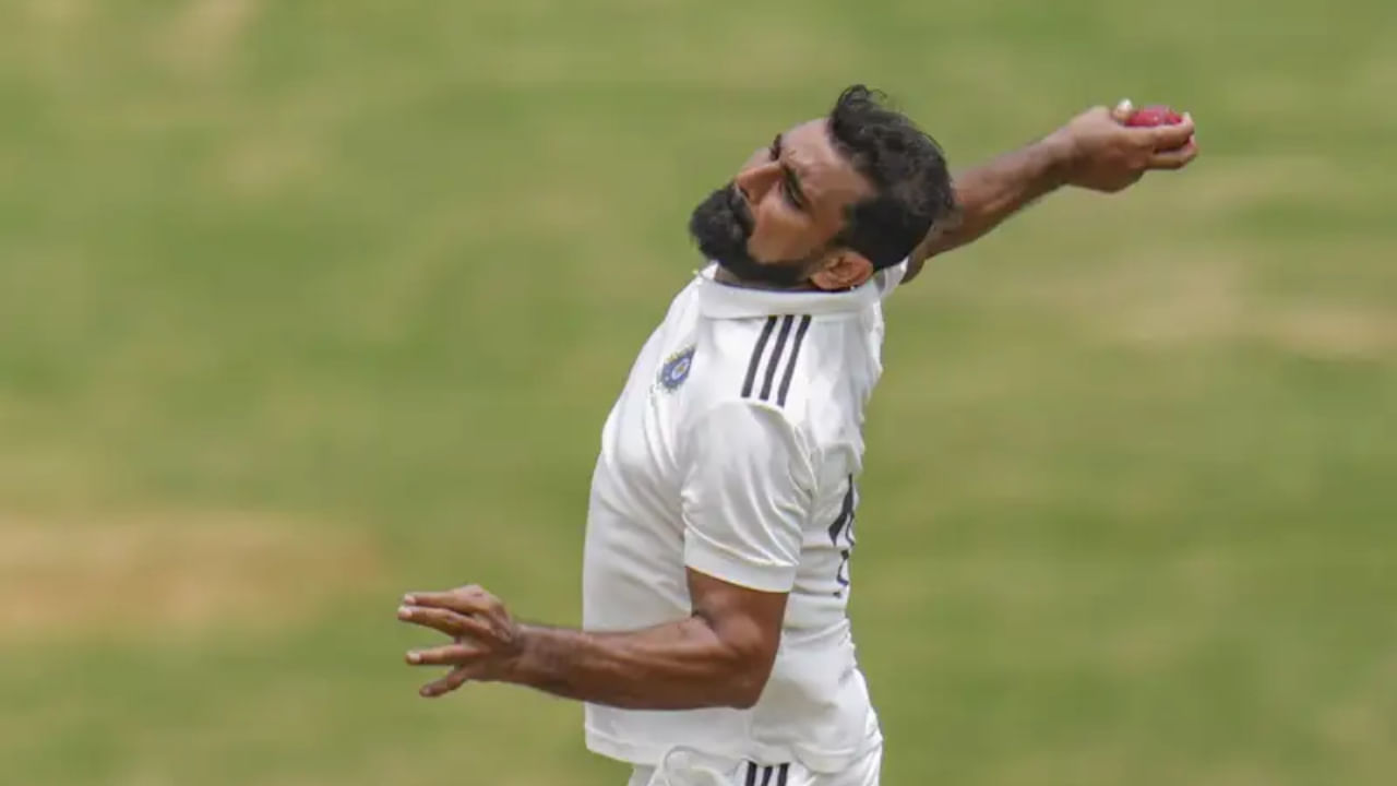 ಇತ್ತೀಚೆಗೆ ಆಸ್ಟ್ರೇಲಿಯಾ ಪ್ರವಾಸಕ್ಕೆ ತಂಡವನ್ನು ಘೋಷಿಸಿದ ನಂತರ, ಆಯ್ಕೆದಾರ ಅಜಿತ್ ಅಗರ್ಕರ್ ಅವರು ಶಮಿ ಅವರ ಫಿಟ್ನೆಸ್ ಬಗ್ಗೆ ಯಾವುದೇ ಮಾಹಿತಿ ಇಲ್ಲ ಎಂದು ಹೇಳಿದ್ದರು. ಇದರ ನಂತರ, ಉತ್ತರಾಖಂಡ್ ವಿರುದ್ಧ ಮೈದಾನಕ್ಕೆ ಇಳಿಯುವ ಮೊದಲು ಶಮಿ, ‘ಫಿಟ್ನೆಸ್ ಸಮಸ್ಯೆಯಾಗಿದ್ದರೆ, ನಾನು ಬಂಗಾಳ ಪರ ಆಡಲು ಸಾಧ್ಯವಾಗುತ್ತಿರಲಿಲ್ಲ. ನಾನು 2025 ರ ಚಾಂಪಿಯನ್ಸ್ ಟ್ರೋಫಿ, 2025 ರ ಐಪಿಎಲ್ ಮತ್ತು ದುಲೀಪ್ ಟ್ರೋಫಿಯನ್ನು ಆಡಿದ್ದೇನೆ. ನನಗೆ ನಾಲ್ಕು ದಿನಗಳ ಕ್ರಿಕೆಟ್ ಆಡಲು ಸಾಧ್ಯವಾದರೆ, 50 ಓವರ್ ಕ್ರಿಕೆಟ್ ಅನ್ನು ಸಹ ಆಡಲು ಸಾಧ್ಯವಾಗುತ್ತದೆ’ ಎಂದಿದ್ದರು.