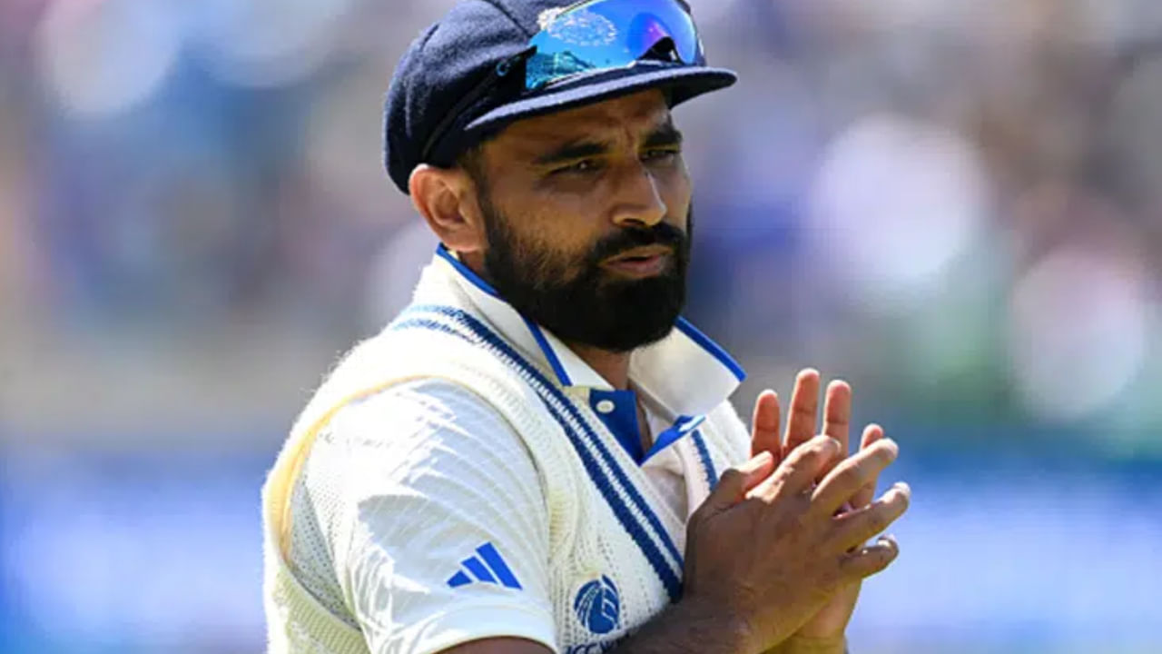 ವಾಸ್ತವವಾಗಿ 2025 ರ ಚಾಂಪಿಯನ್ಸ್ ಟ್ರೋಫಿಯ ನಂತರ ಶಮಿ ಭಾರತ ಪರ ಯಾವುದೇ ಪಂದ್ಯವನ್ನು ಆಡಿಲ್ಲ, ಇದಕ್ಕೆ ಅವರ ಫಿಟ್ನೆಸ್ ಕಾರಣ ಎಂದು ನಂಬಲಾಗಿದೆ. ಇತ್ತೀಚಿನ ಆಸ್ಟ್ರೇಲಿಯಾ ಪ್ರವಾಸಕ್ಕೂ ಅವರನ್ನು ತಂಡದಲ್ಲಿ ಸೇರಿಸಲಾಗಿಲ್ಲ. ತಂಡವನ್ನು ಘೋಷಿಸಿದ ನಂತರ ಮುಖ್ಯ ಆಯ್ಕೆದಾರ ಅಜಿತ್ ಅಗರ್ಕರ್ ಅವರು ಶಮಿ ಅವರ ಫಿಟ್ನೆಸ್ ಬಗ್ಗೆ ಯಾವುದೇ ಮಾಹಿತಿ ಇಲ್ಲ ಎಂದು ಹೇಳಿದ್ದರು.
