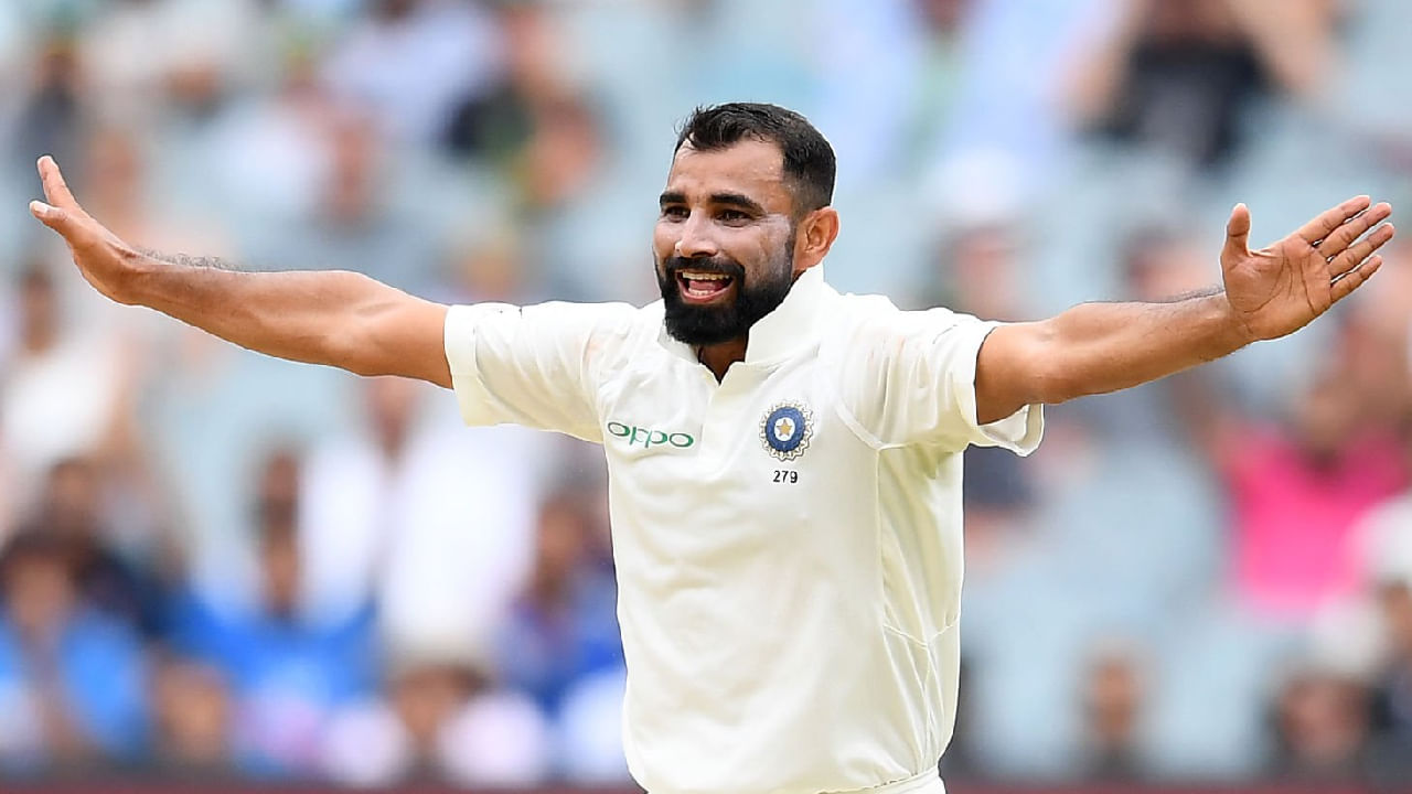 ಅಂದಹಾಗೆ ಮೊಹಮ್ಮದ್ ಶಮಿ ಟೀಮ್ ಇಂಡಿಯಾ ಪರ ಕೊನೆಯ ಬಾರಿ ಟೆಸ್ಟ್ ಪಂದ್ಯವಾಡಿದ್ದು 2023 ರಲ್ಲಿ. ಇದಾಗ್ಯೂ 2025ರ ಚಾಂಪಿಯನ್ಸ್ ಟ್ರೋಫಿಯಲ್ಲಿ ಶಮಿ ಕಣಕ್ಕಿಳಿದಿದ್ದರು. ಹೀಗಾಗಿ ಅವರು ಇಂಗ್ಲೆಂಡ್ ಹಾಗೂ ವೆಸ್ಟ್ ಇಂಡೀಸ್ ವಿರುದ್ಧದ ಟೆಸ್ಟ್ ಸರಣಿಗೆ ಆಯ್ಕೆಯಾಗುವ ನಿರೀಕ್ಷೆಯಲ್ಲಿದ್ದರು. ಆದರೆ ಆಯ್ಕೆ ಸಮಿತಿಯು ಶಮಿಯನ್ನು ನಿರ್ಲಕ್ಷಿಸಿ ಹರ್ಷಿತ್ ರಾಣಾ ಅವರನ್ನು ಆಯ್ಕೆ ಮಾಡಿದ್ದರು.