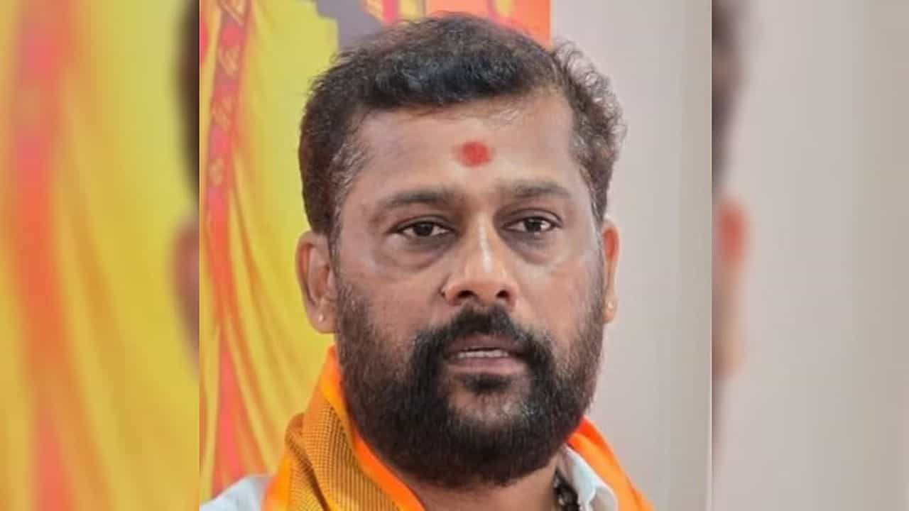 ಪ್ರಚೋದನಕಾರಿ ಪೋಸ್ಟ್ ಶೇರ್ ಆರೋಪ: ವಿಶ್ವಹಿಂದೂ ಪರಿಷತ್ ಮುಖಂಡ ಶರಣ್ ಪಂಪ್ವೆಲ್ ವಶಕ್ಕೆ ಪ್ರಚೋದನಕಾರಿ ಪೋಸ್ಟ್ ಶೇರ್ ಆರೋಪ: ವಿಶ್ವಹಿಂದೂ ಪರಿಷತ್ ಮುಖಂಡ ಶರಣ್ ಪಂಪ್ವೆಲ್ ವಶಕ್ಕೆ